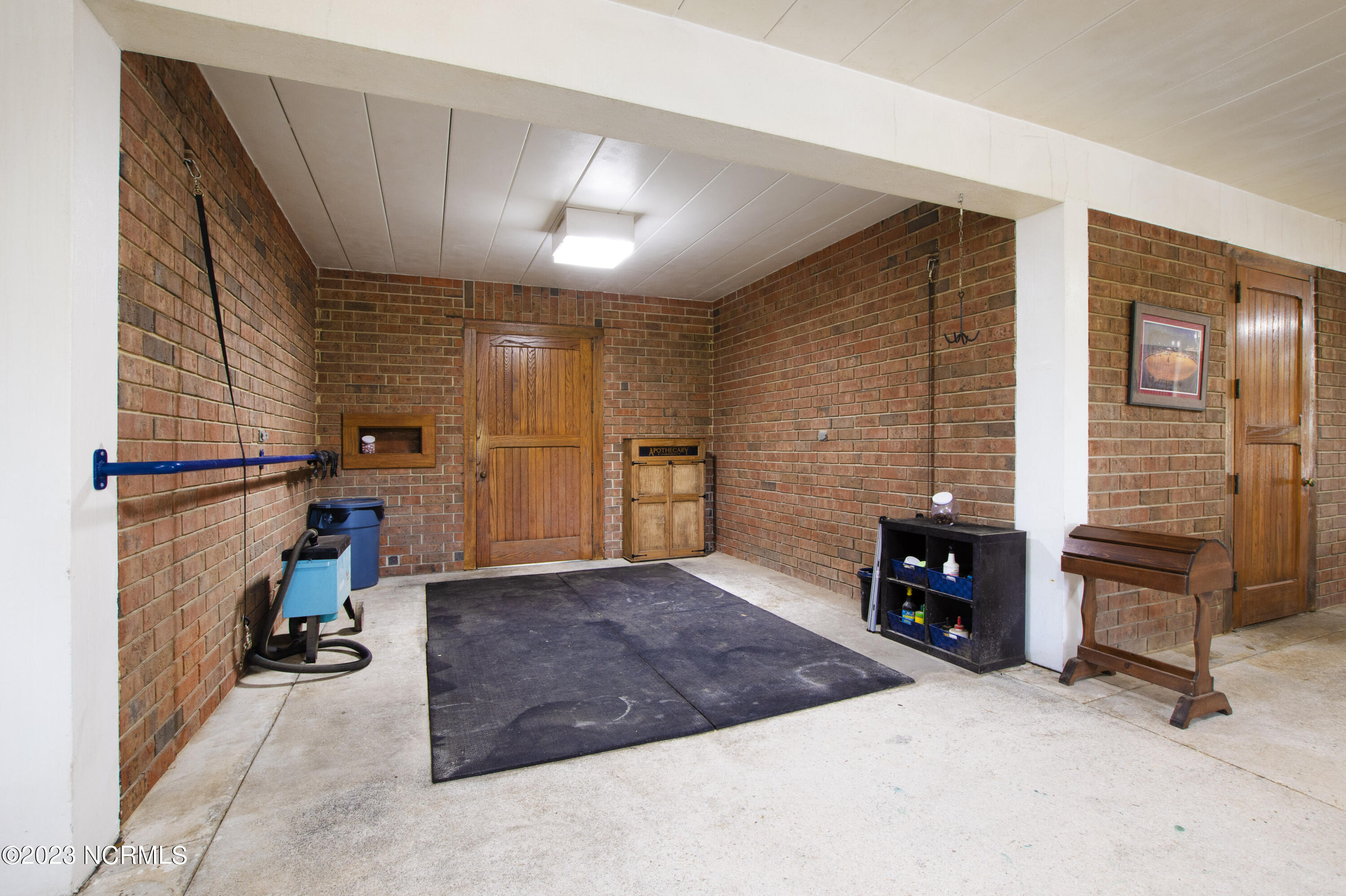 222 Cross Country Lane