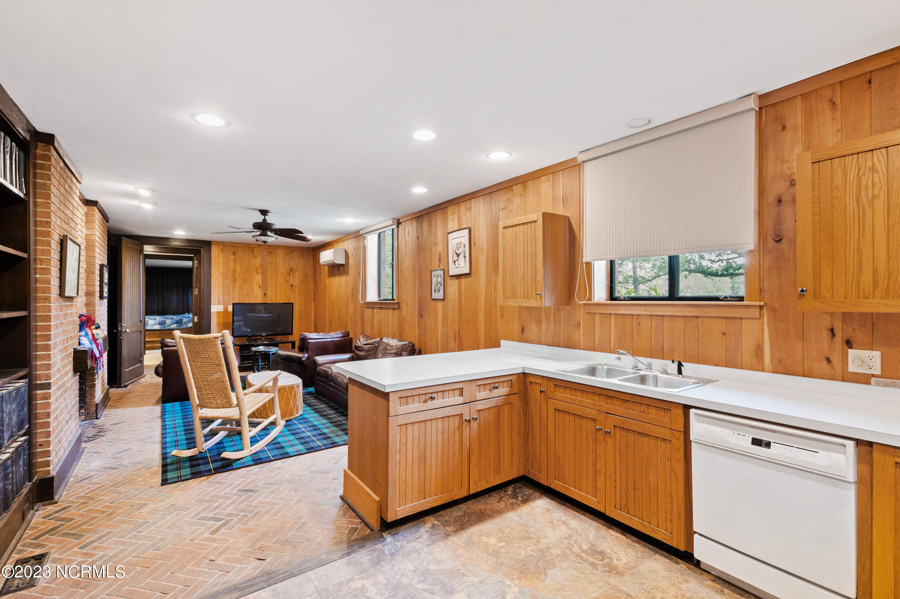 222 Cross Country Lane