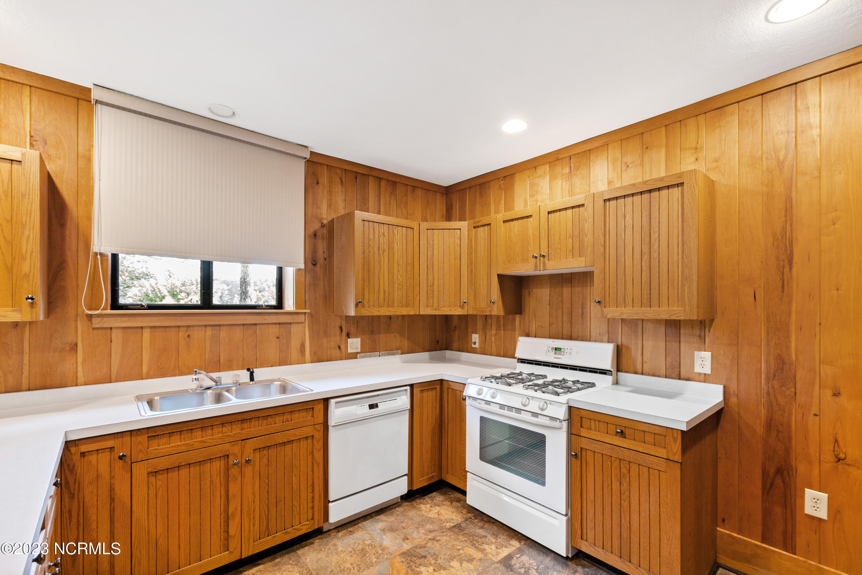 222 Cross Country Lane