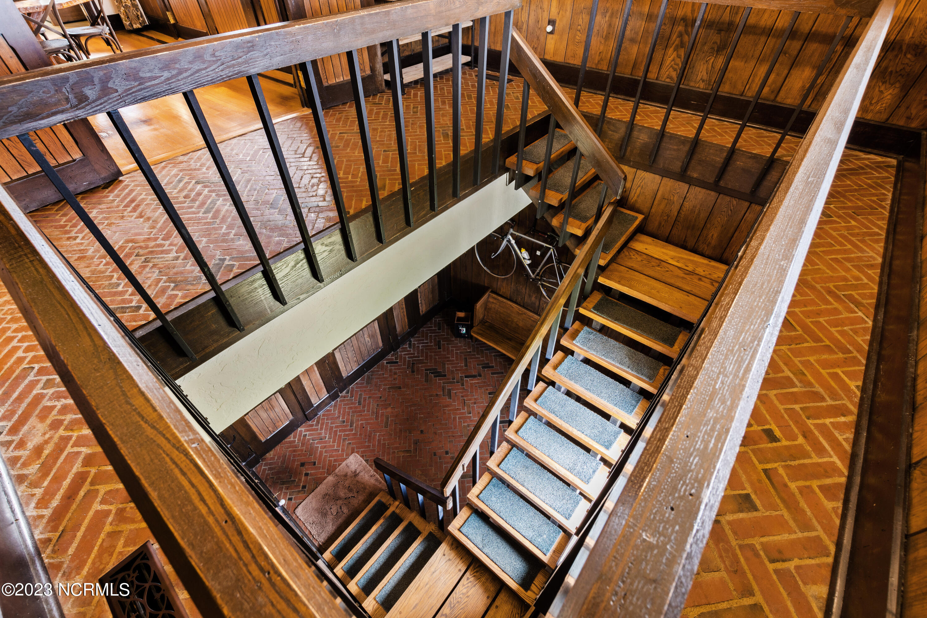 222 Cross Country Lane