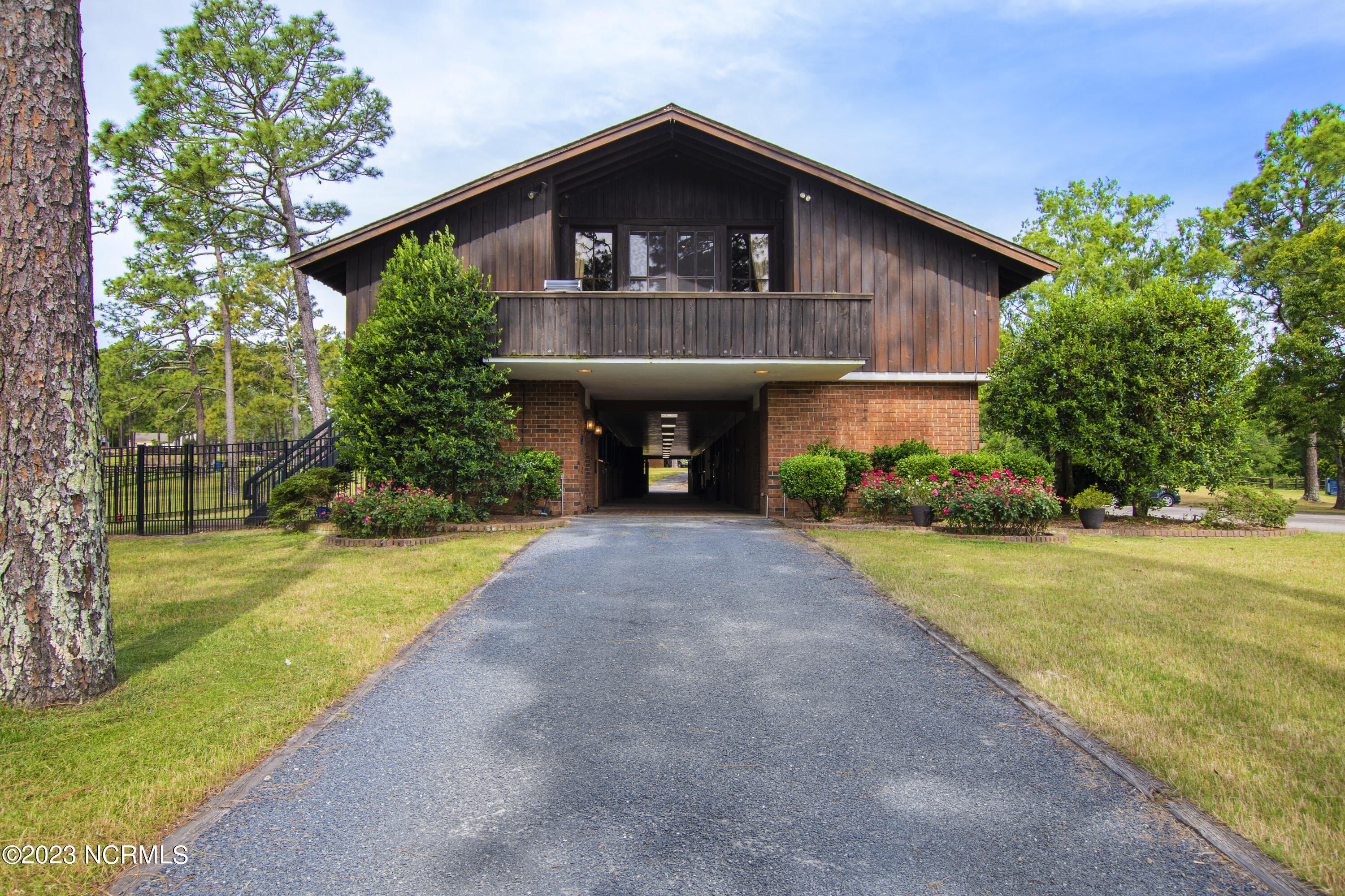 222 Cross Country Lane