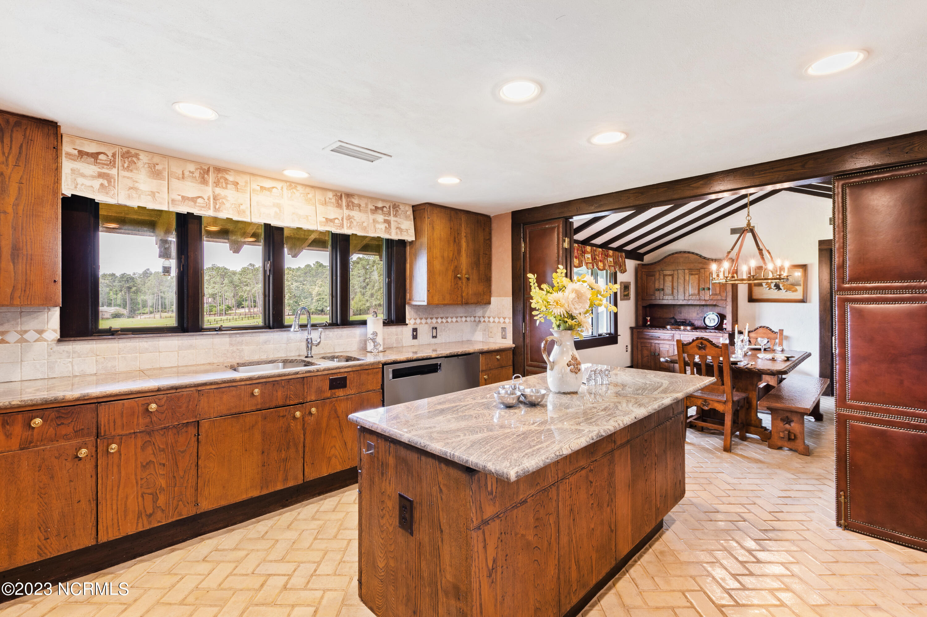 222 Cross Country Lane