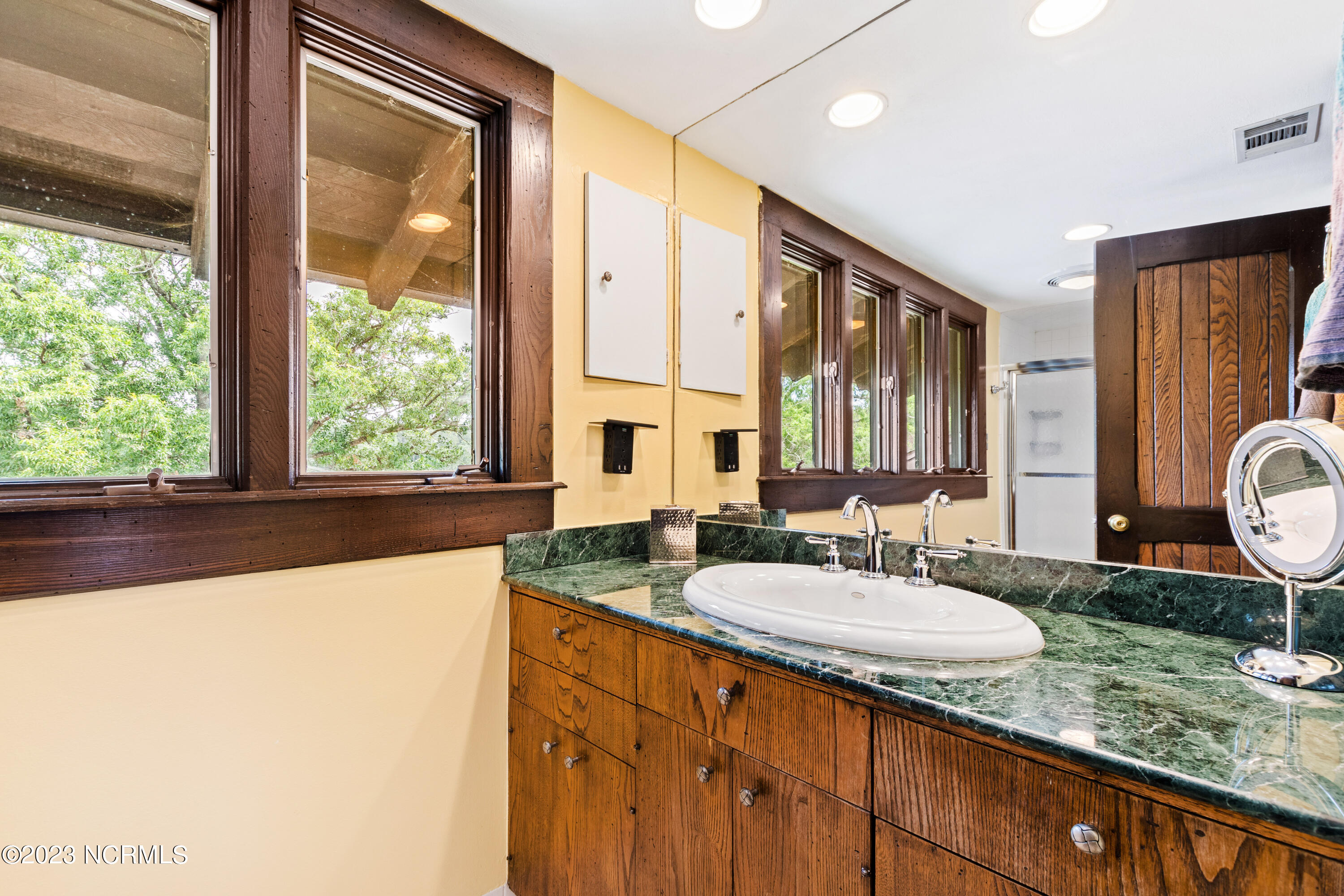 222 Cross Country Lane