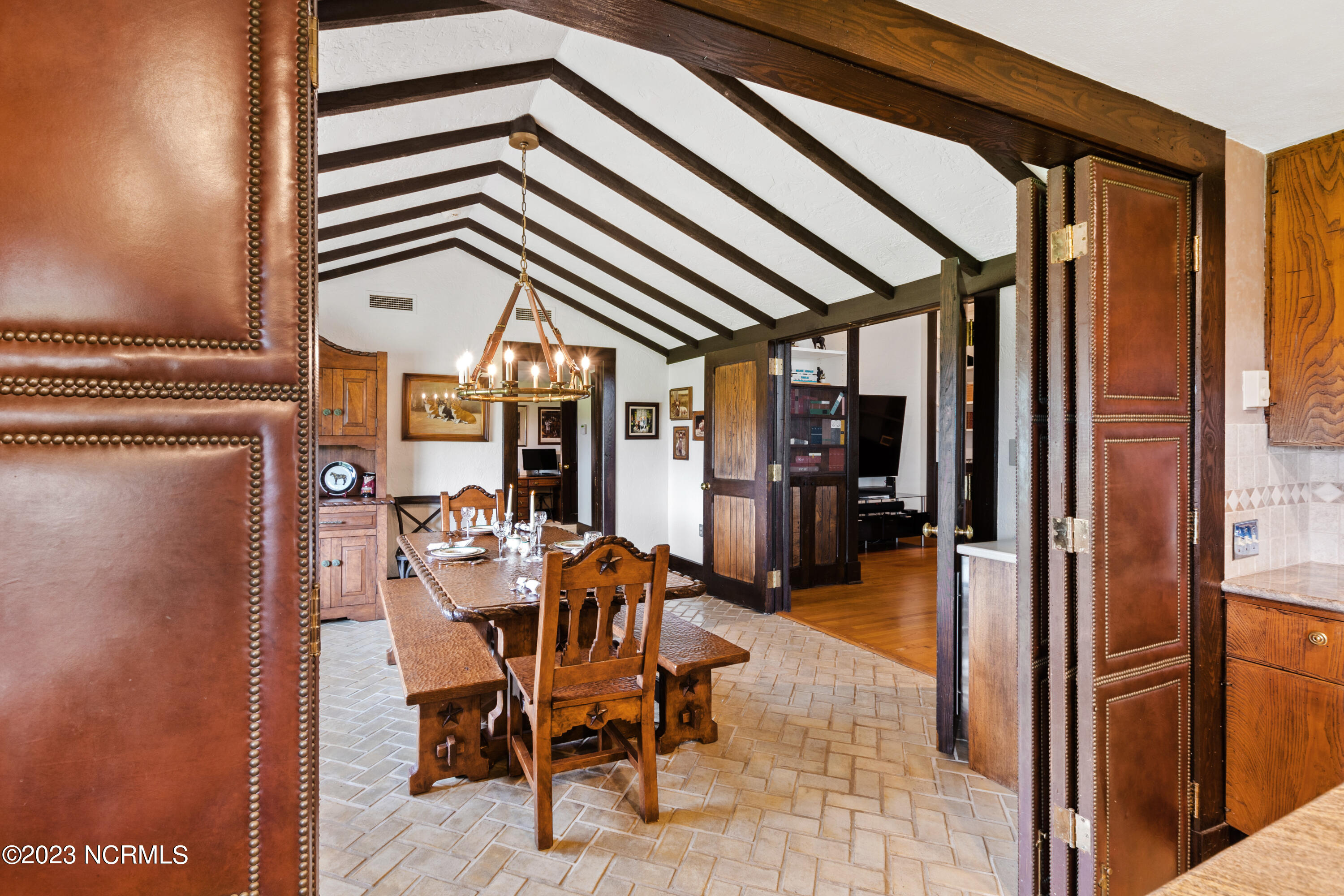 222 Cross Country Lane