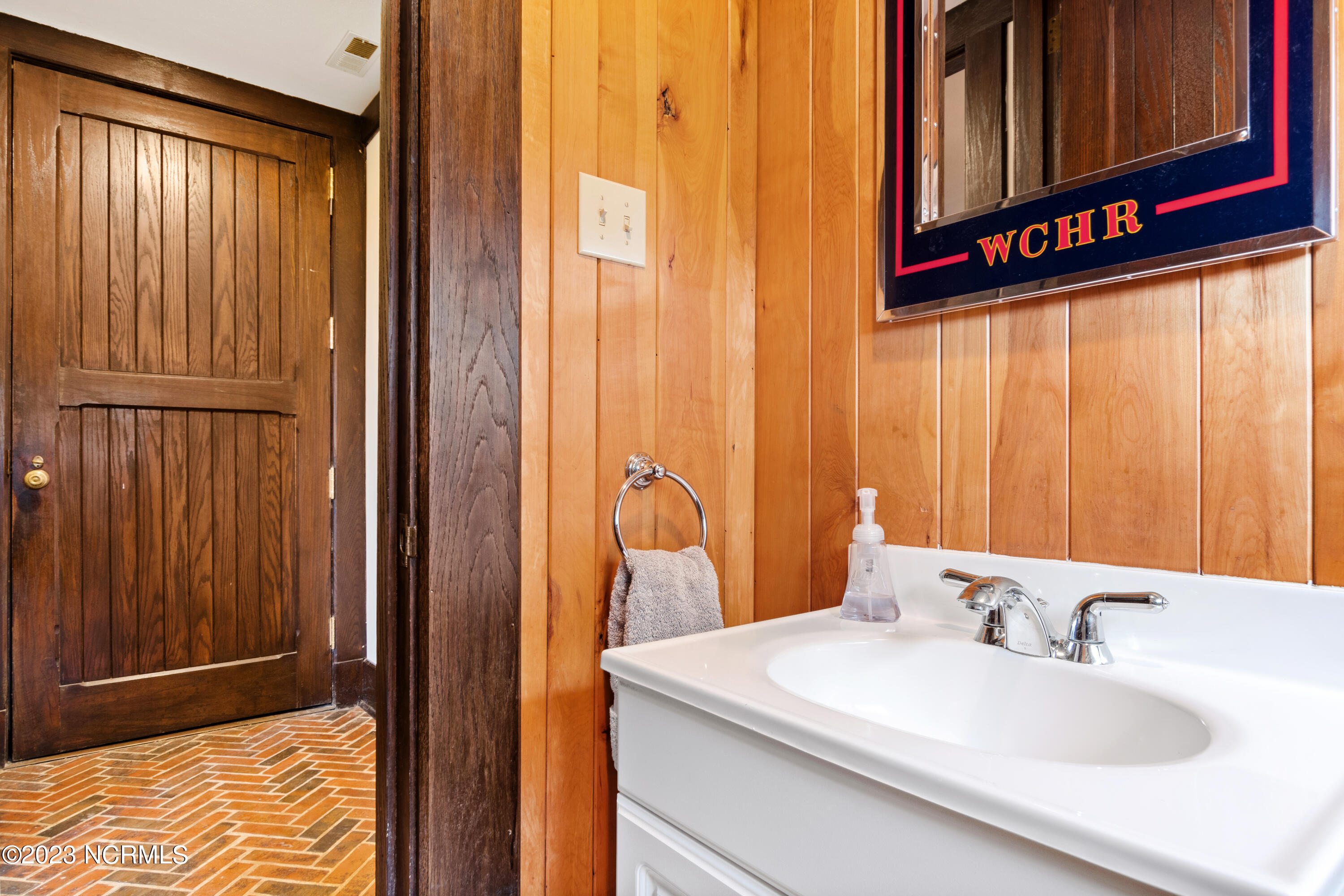 222 Cross Country Lane