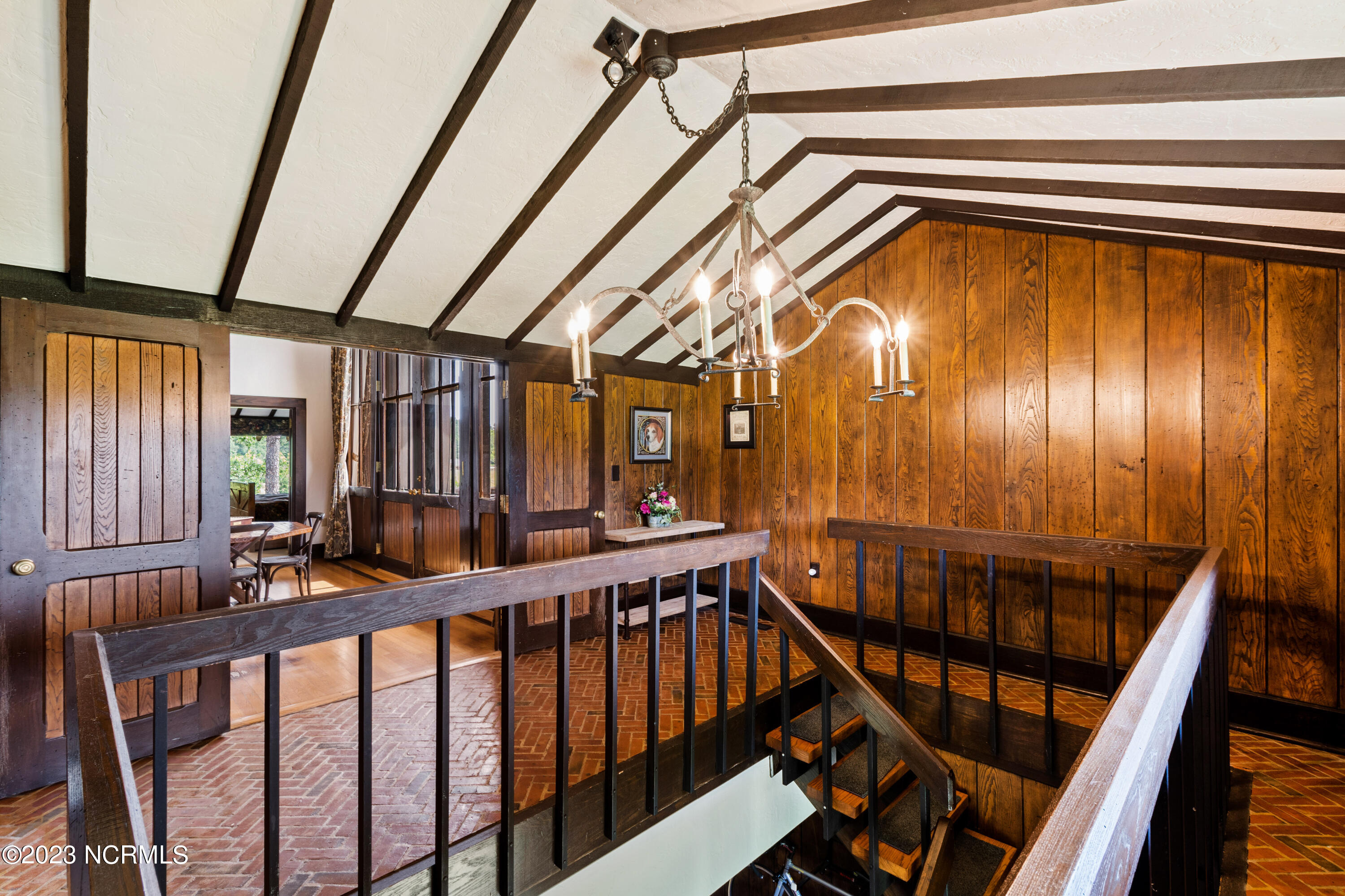 222 Cross Country Lane