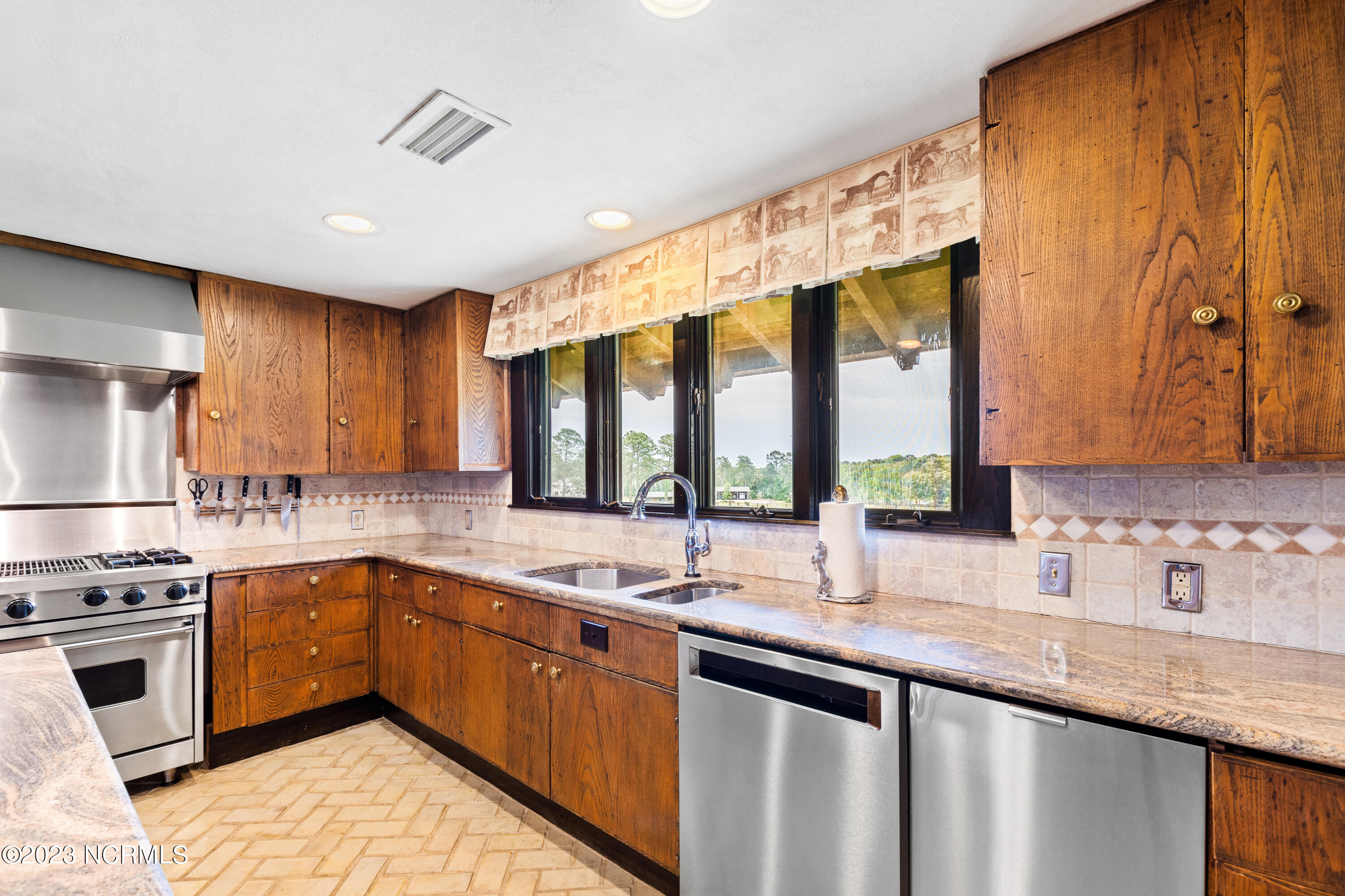 222 Cross Country Lane