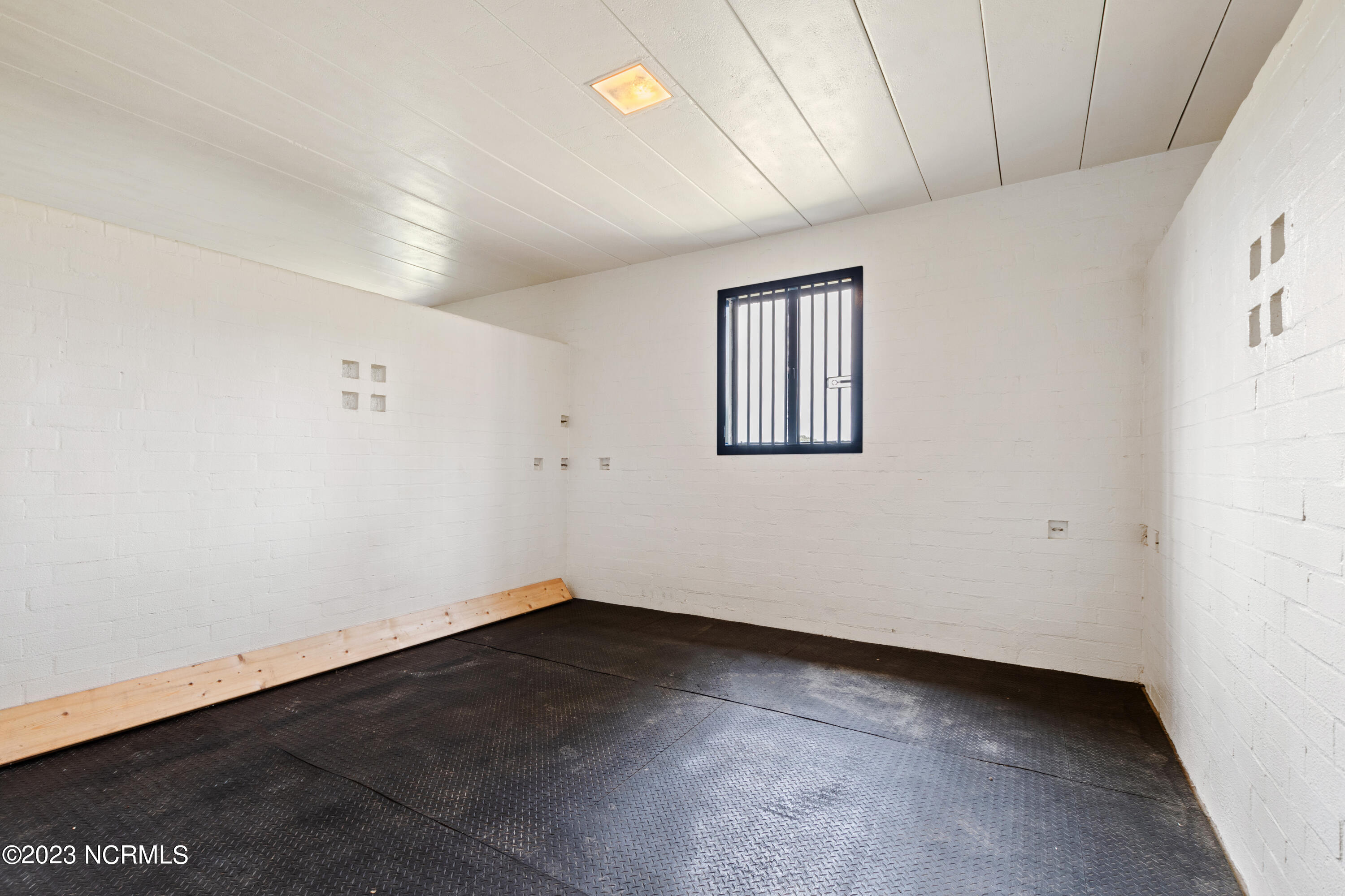 222 Cross Country Lane