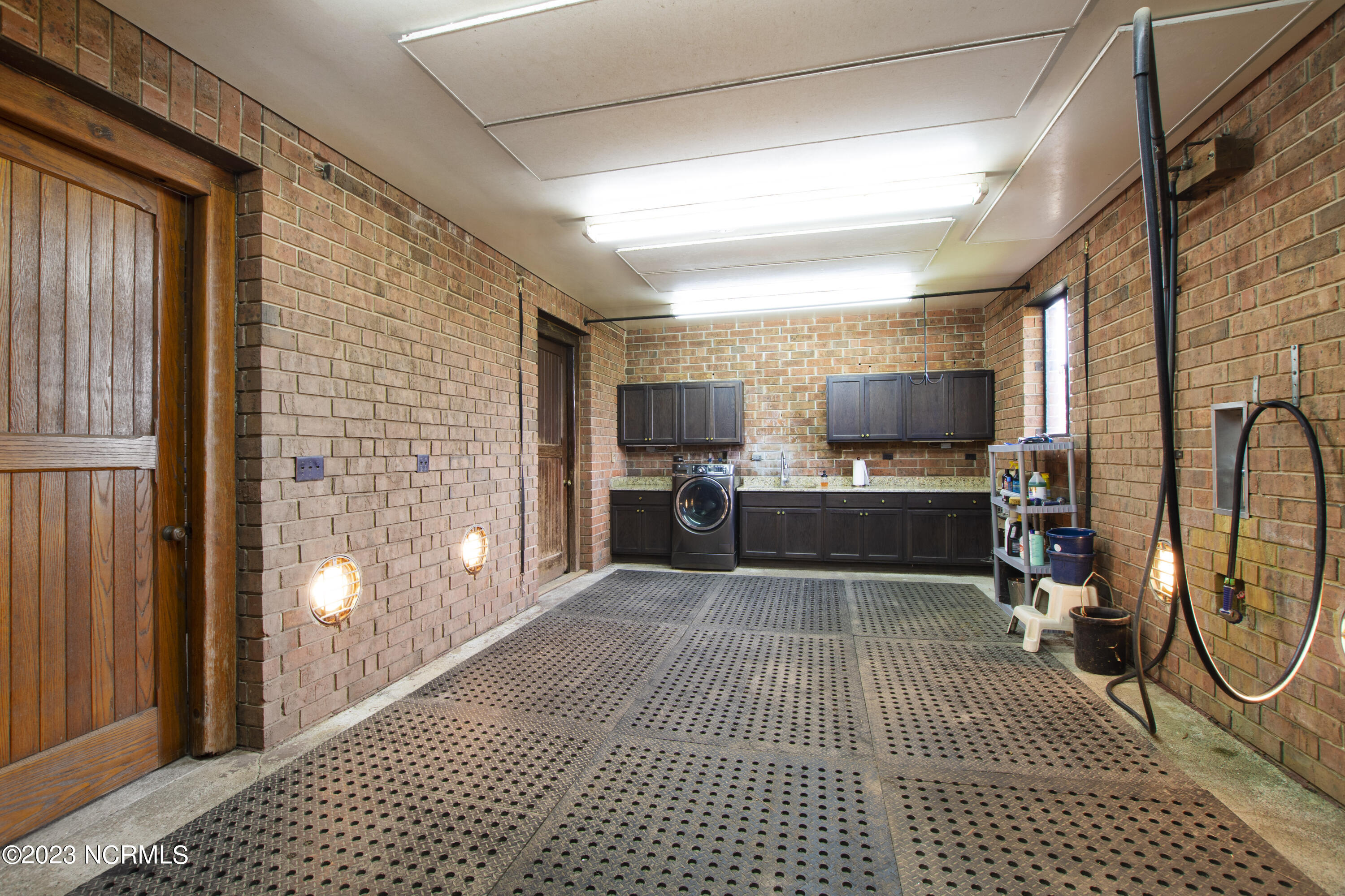 222 Cross Country Lane