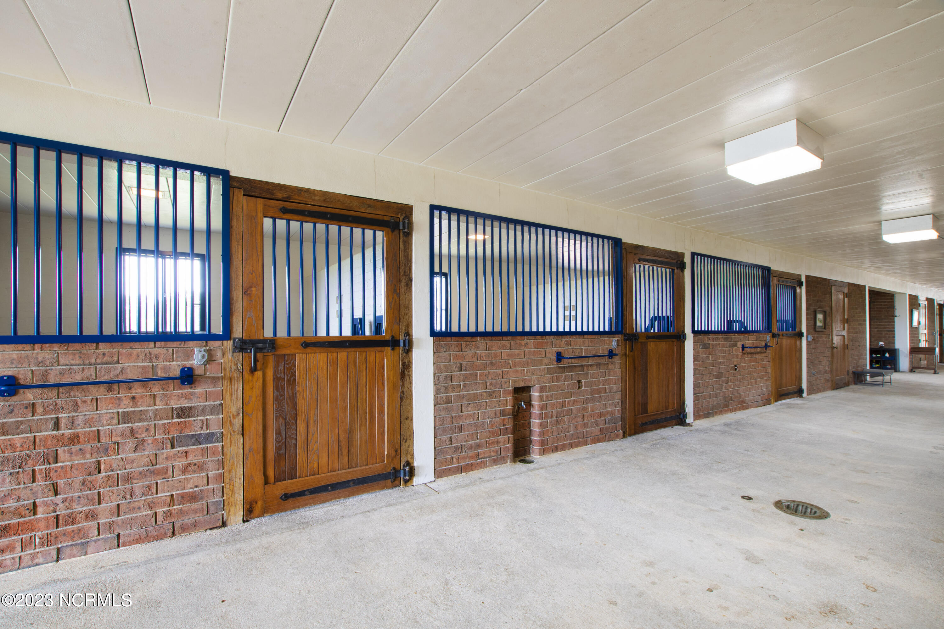 222 Cross Country Lane