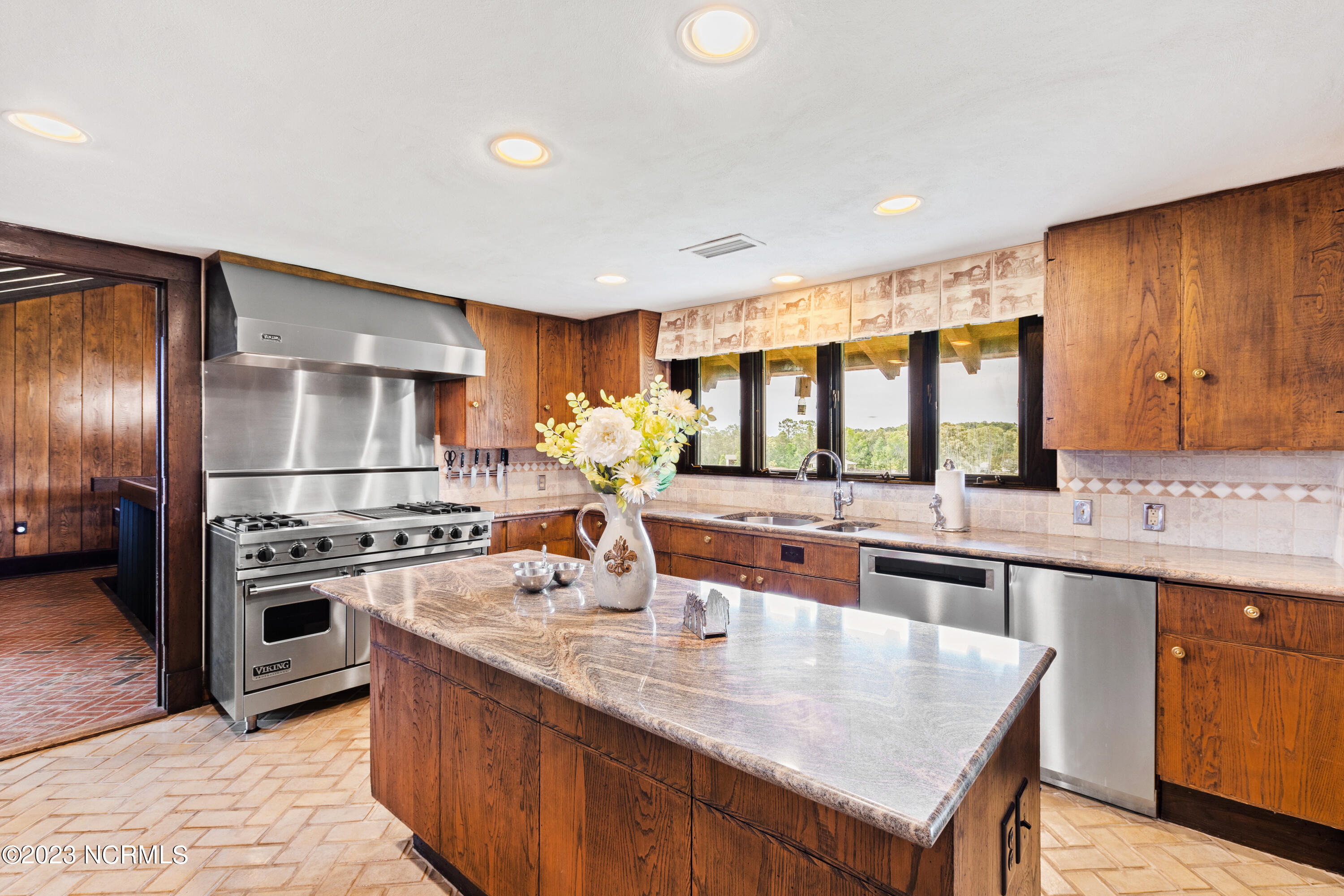 222 Cross Country Lane