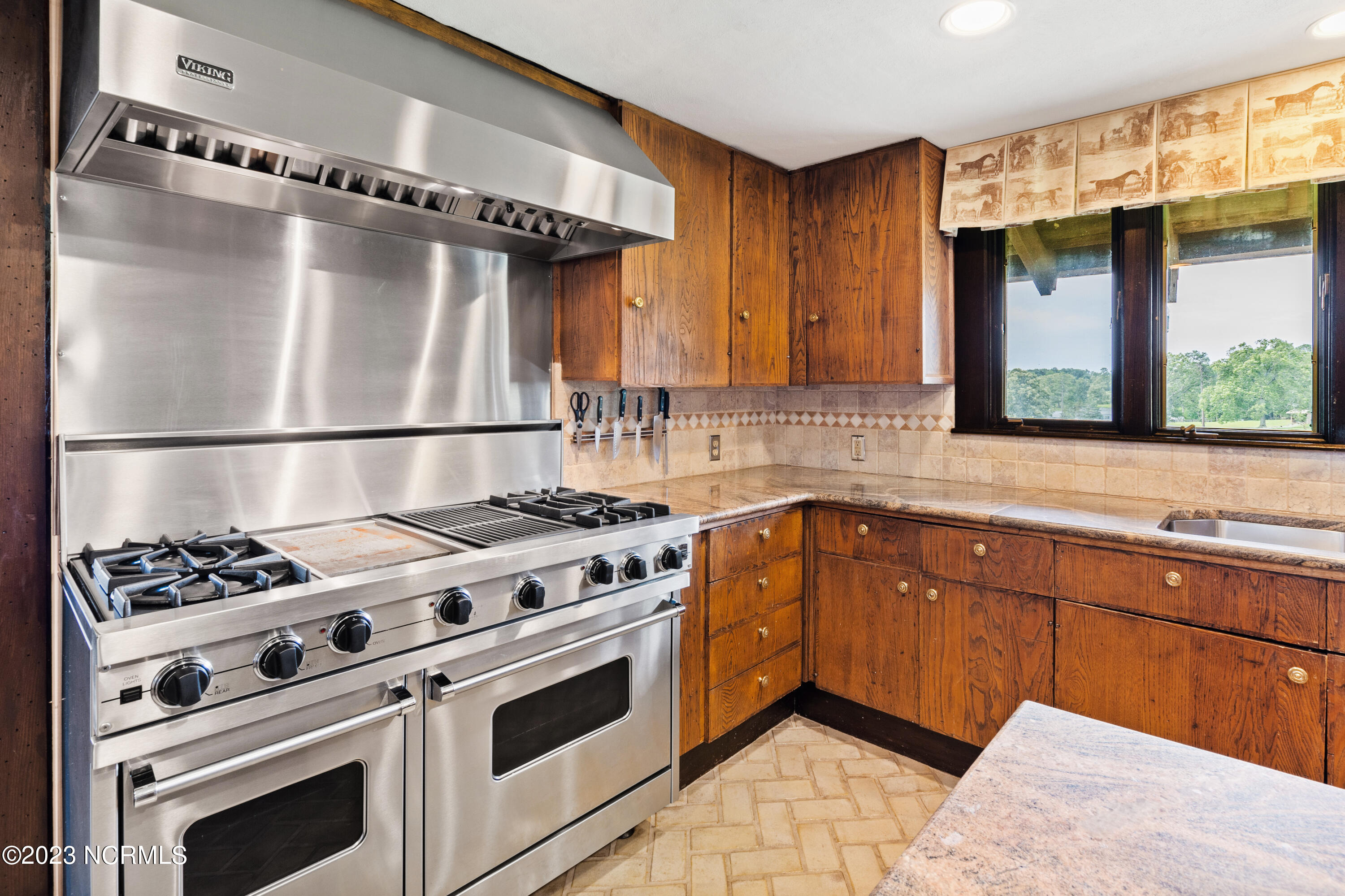 222 Cross Country Lane