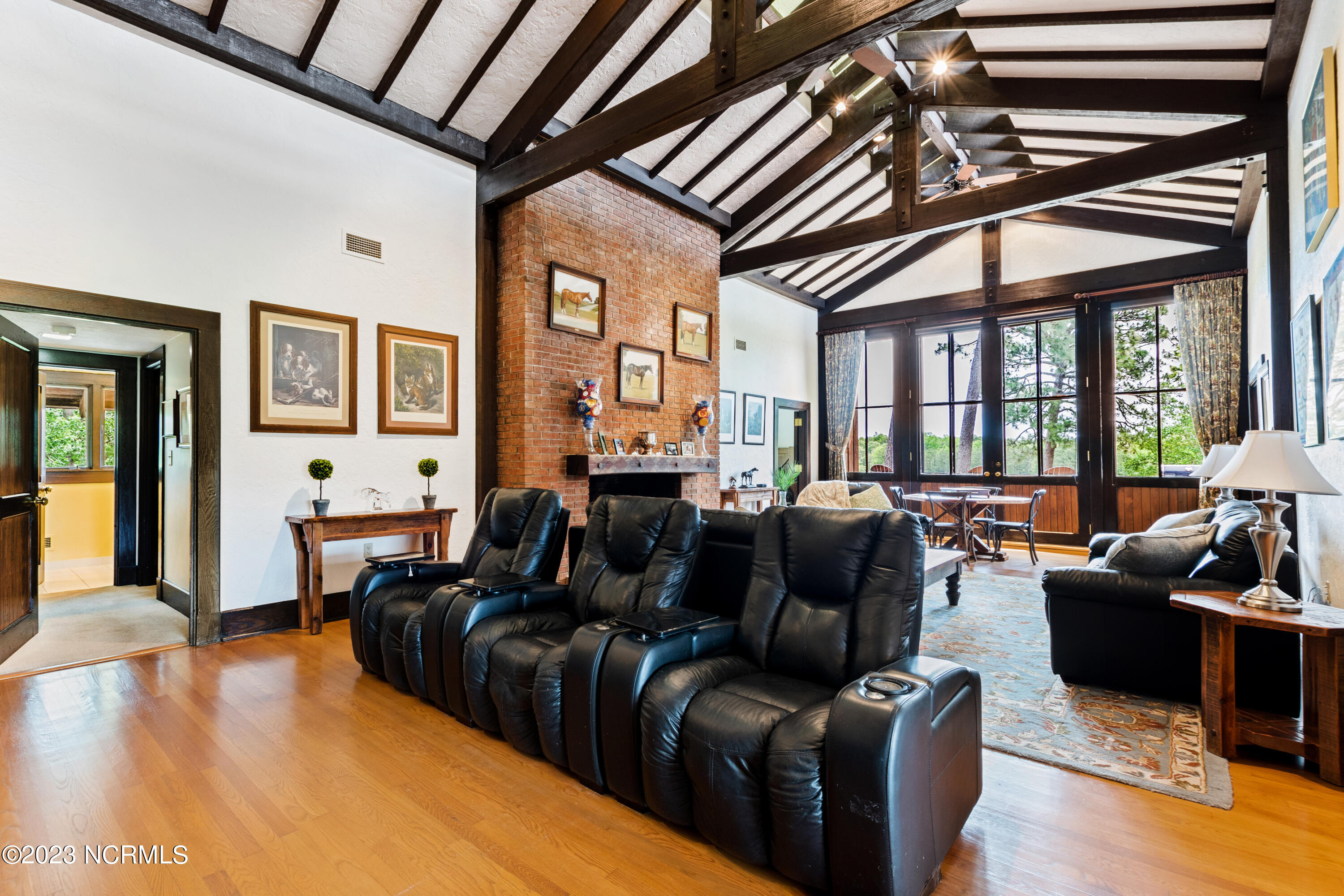 222 Cross Country Lane