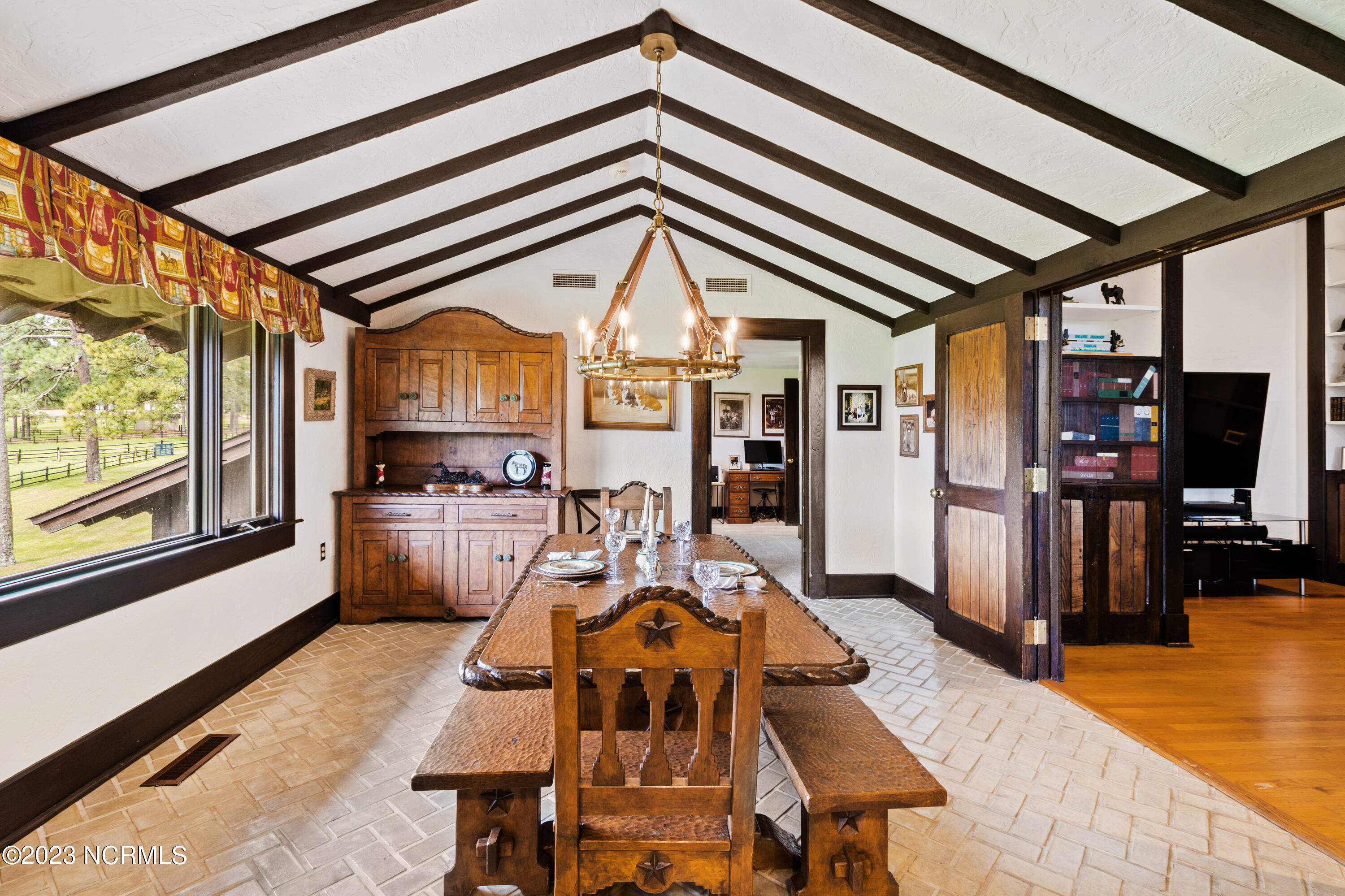 222 Cross Country Lane