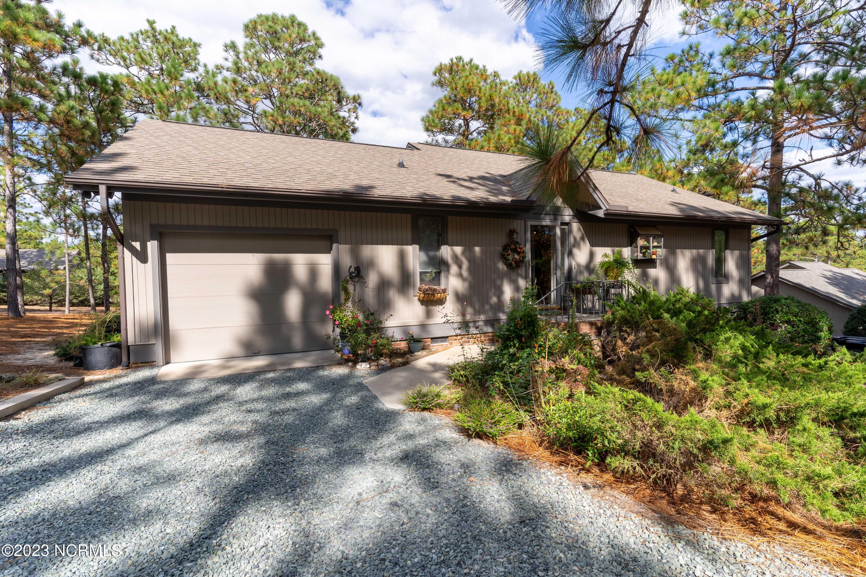35 Glen Abbey Trail