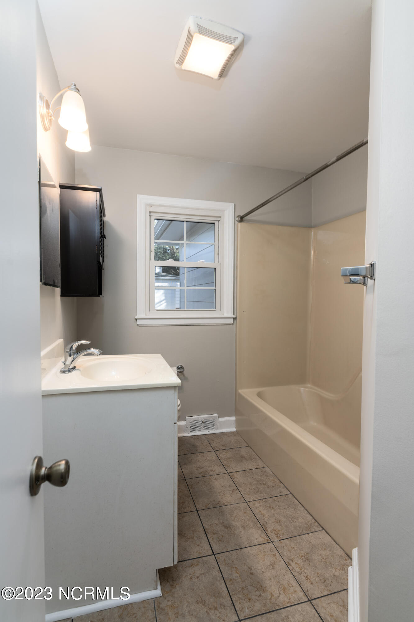 415 E Indiana Avenue