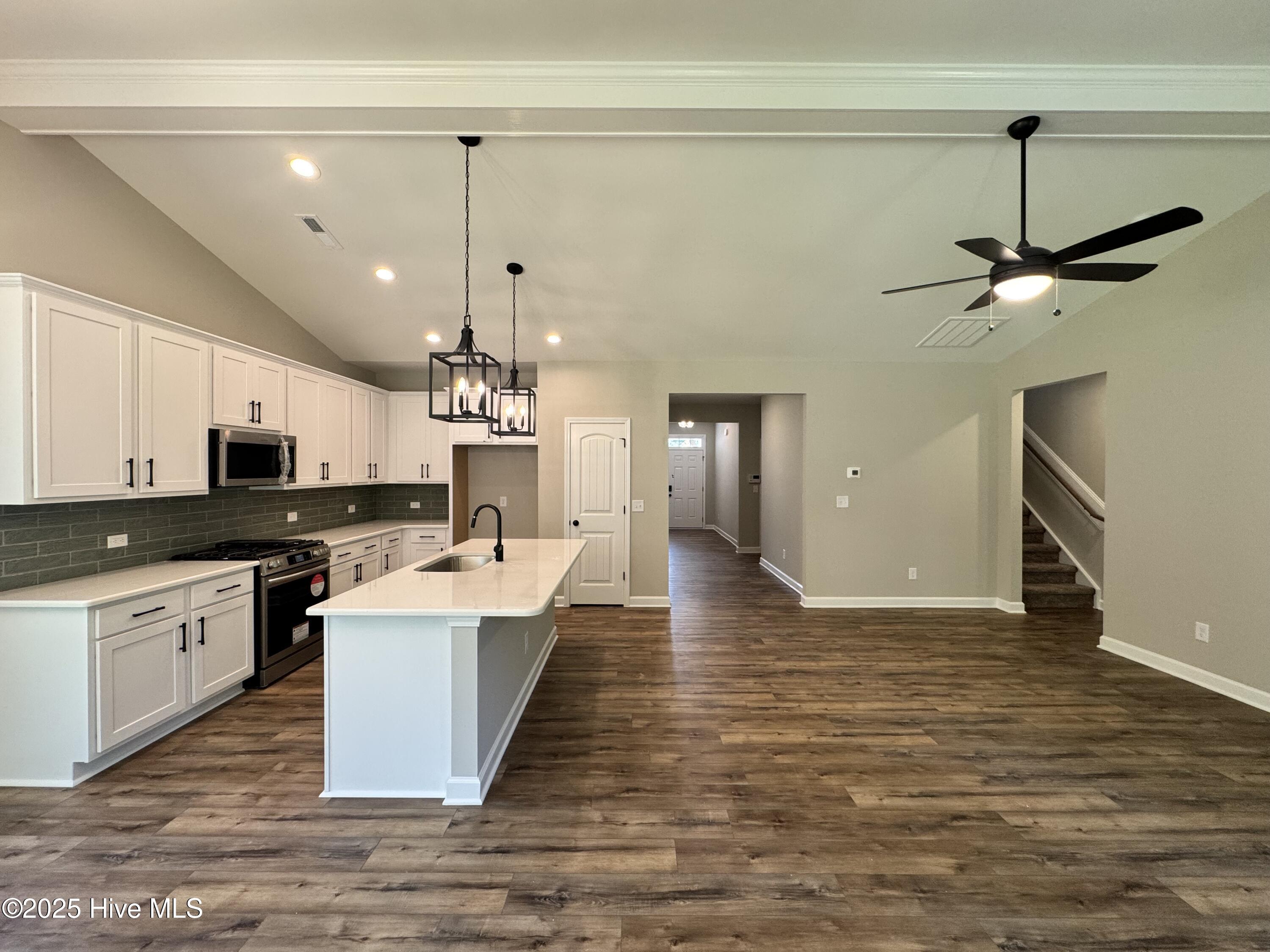 137 Rough Ridge Trail, 2