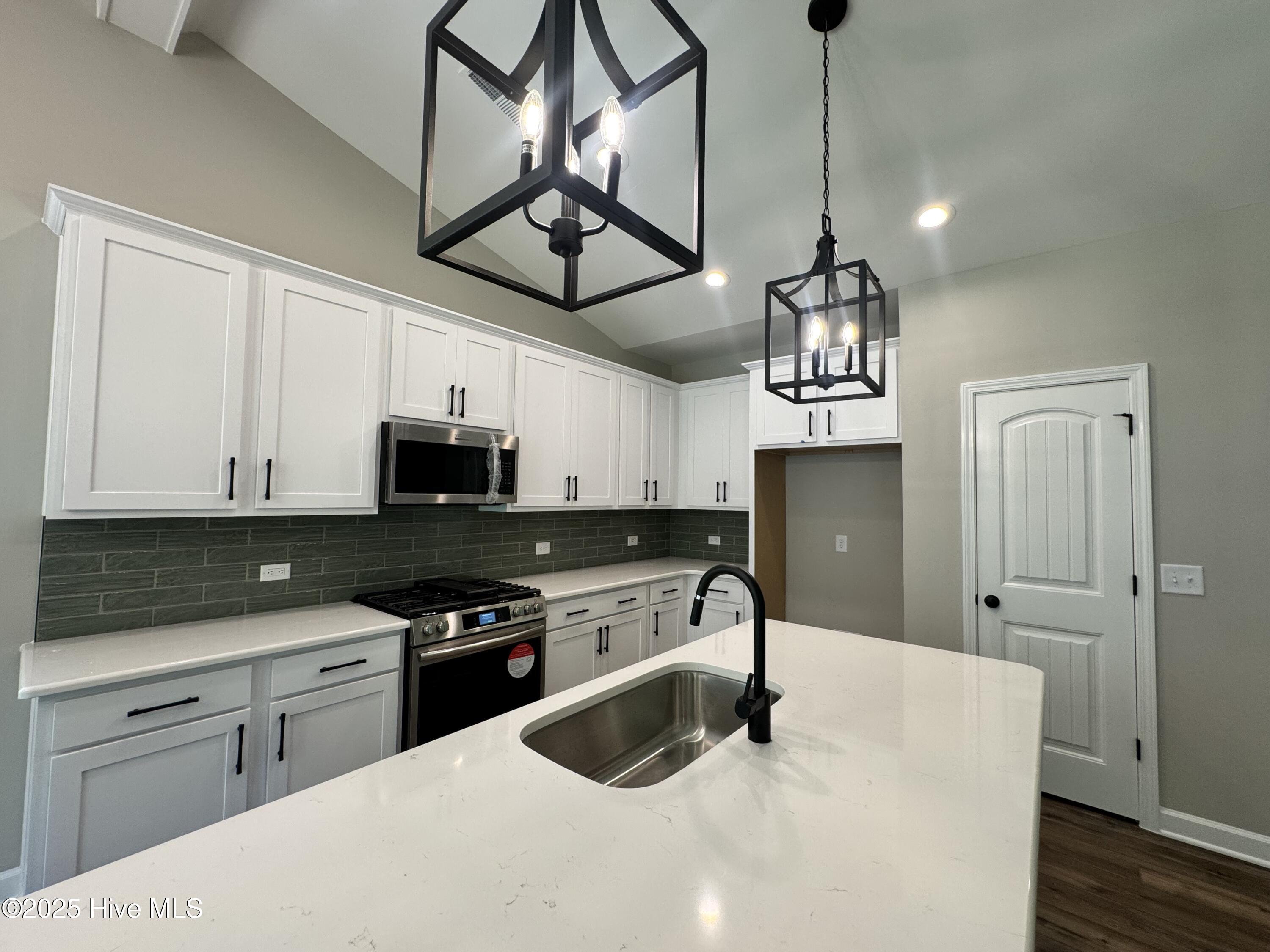 137 Rough Ridge Trail, 2