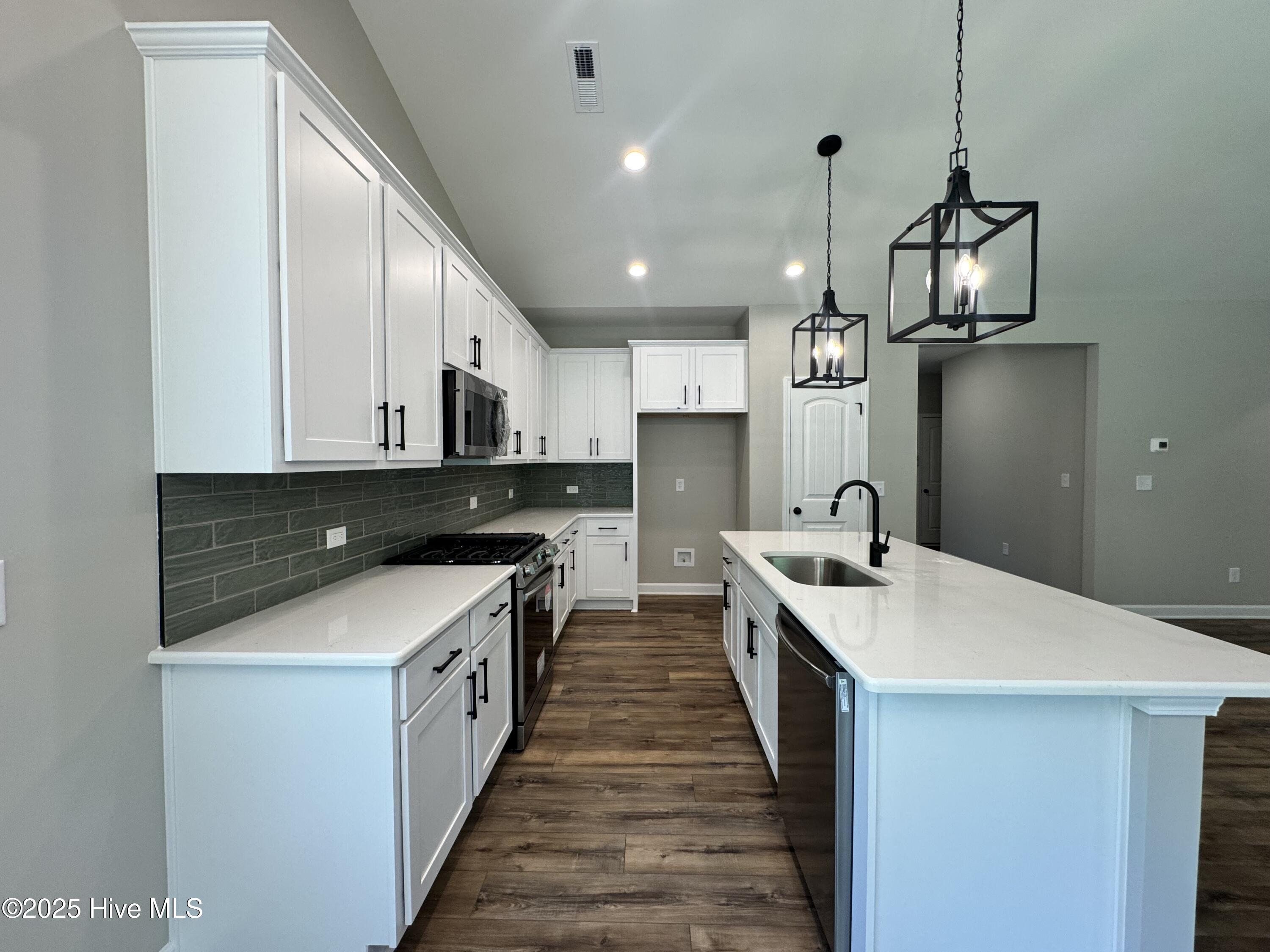 137 Rough Ridge Trail, 2