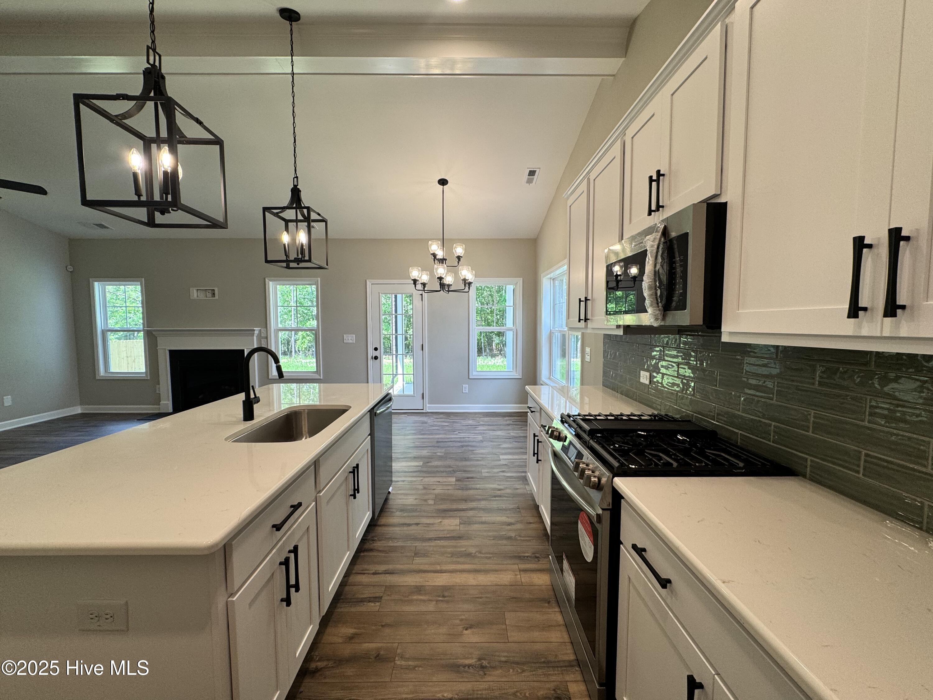 137 Rough Ridge Trail, 2