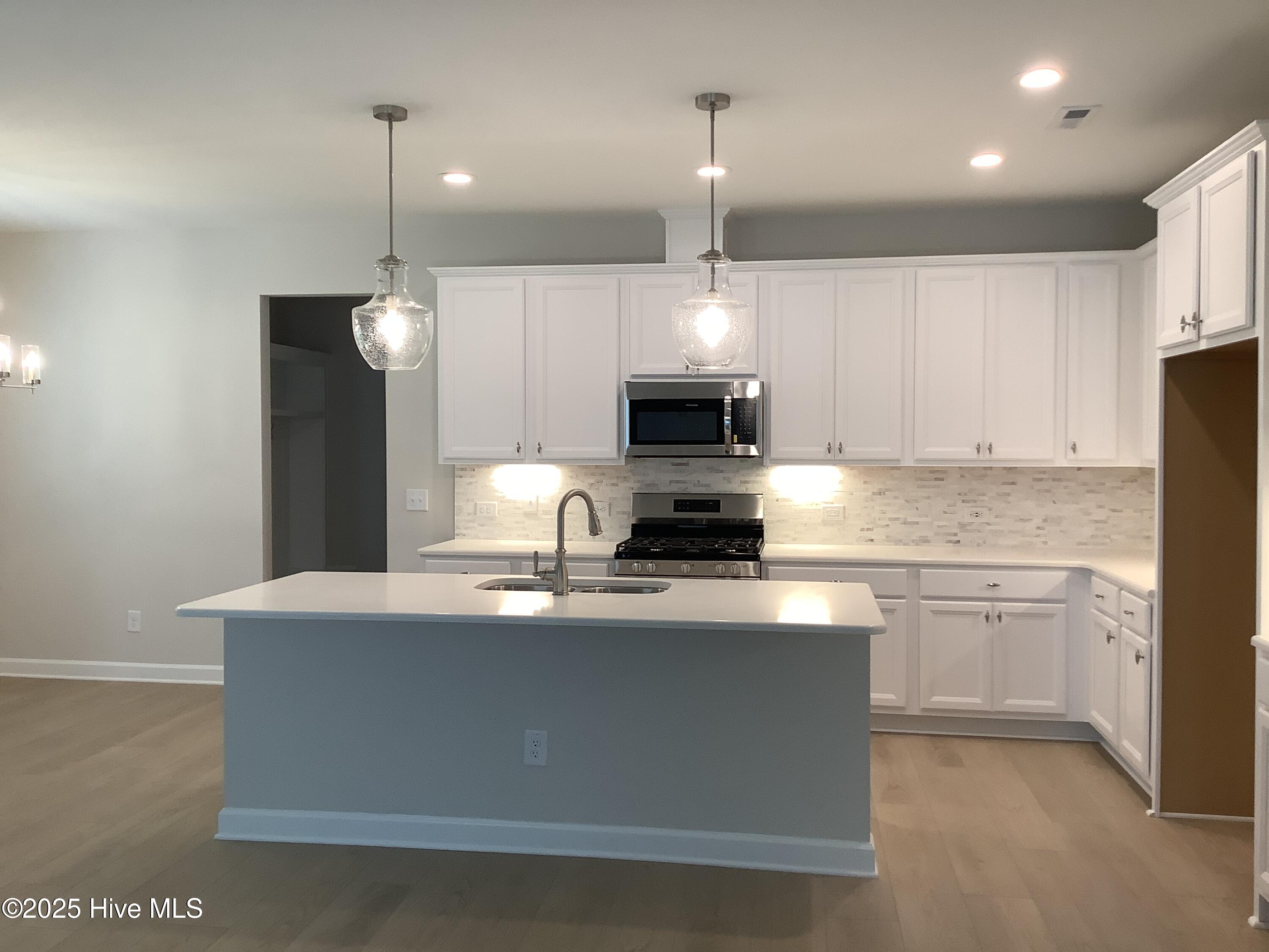 143 Rough Ridge Trail, 3