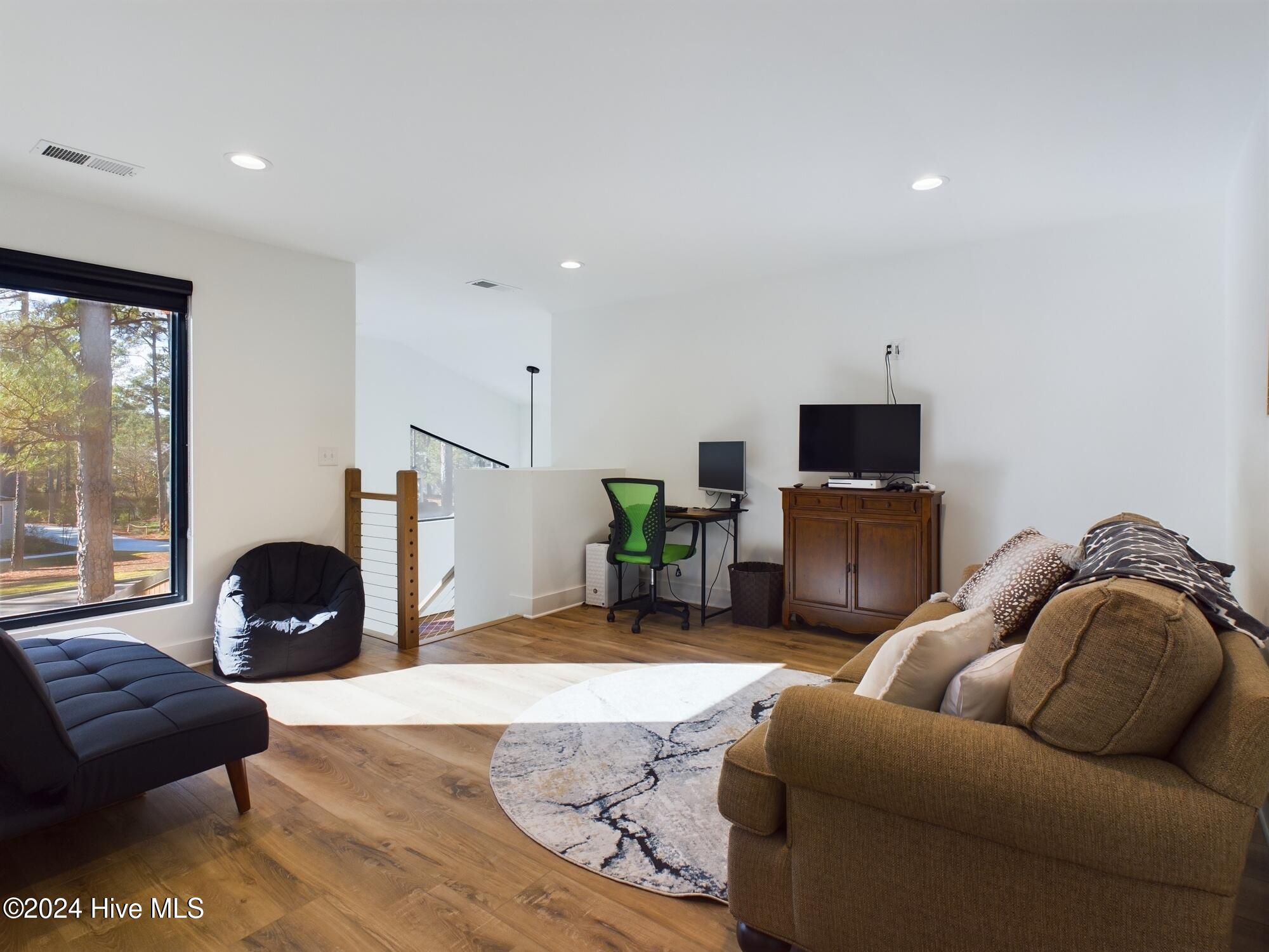 4 Woodward Place