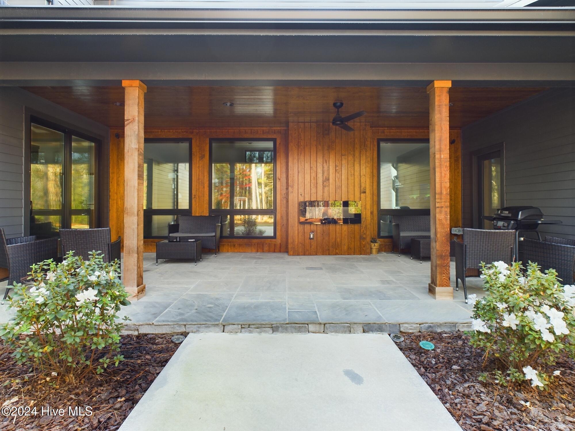 4 Woodward Place