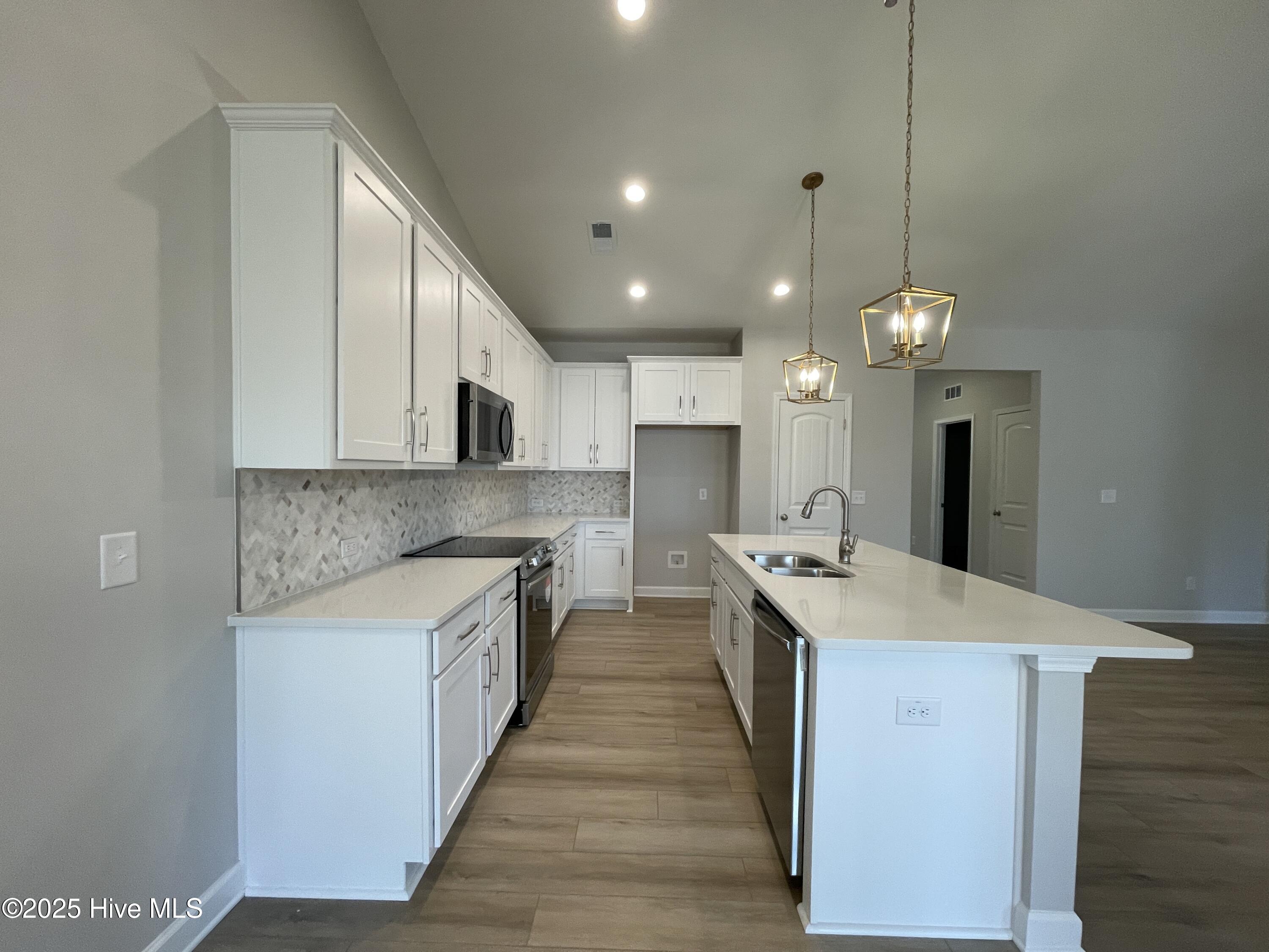 112 Pungo Lane, 504