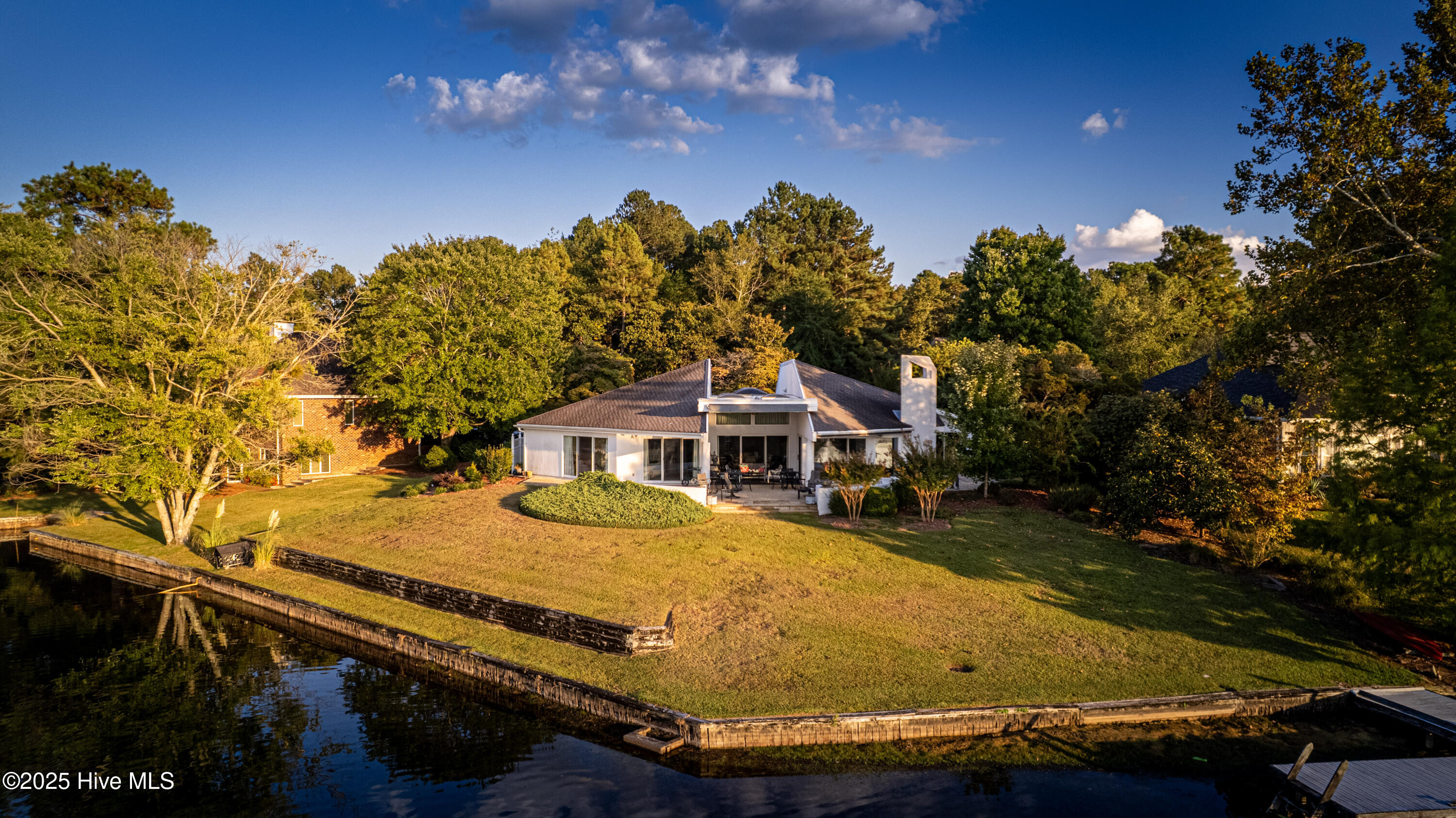 655 Diamondhead Drive S