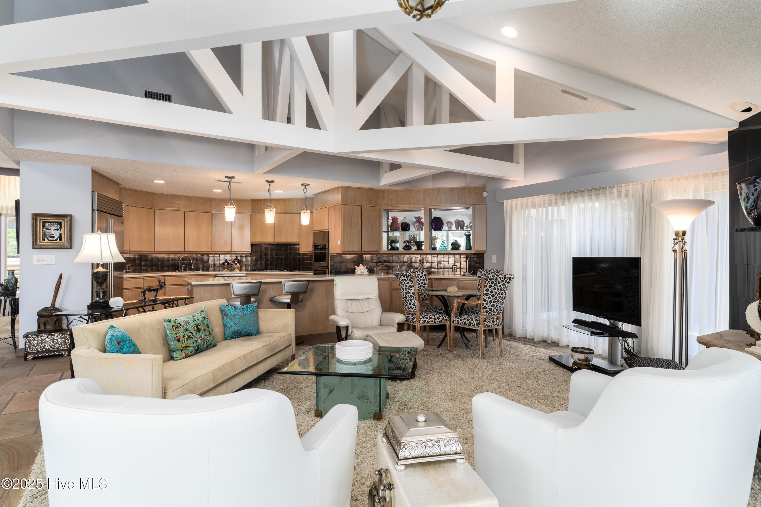 655 Diamondhead Drive S