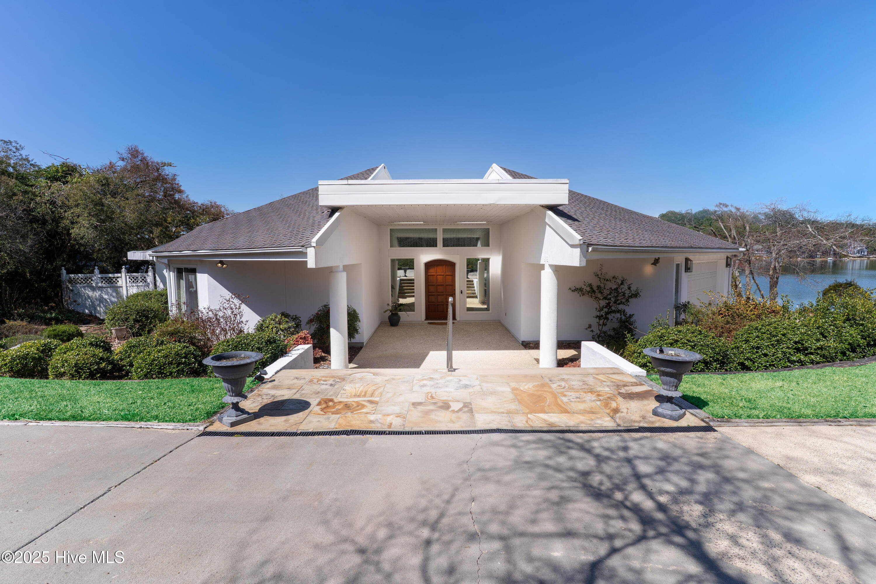 655 Diamondhead Drive S