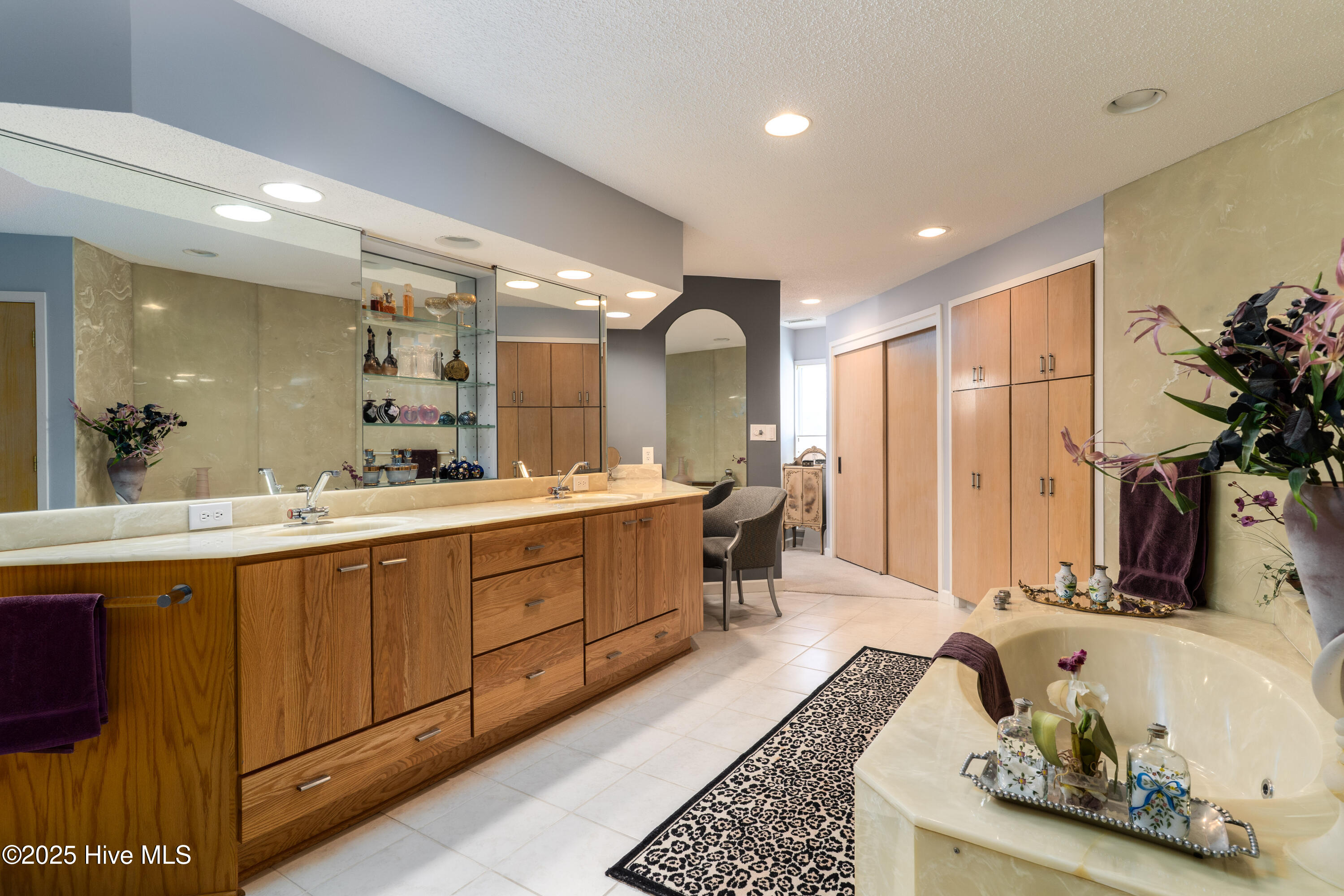 655 Diamondhead Drive S