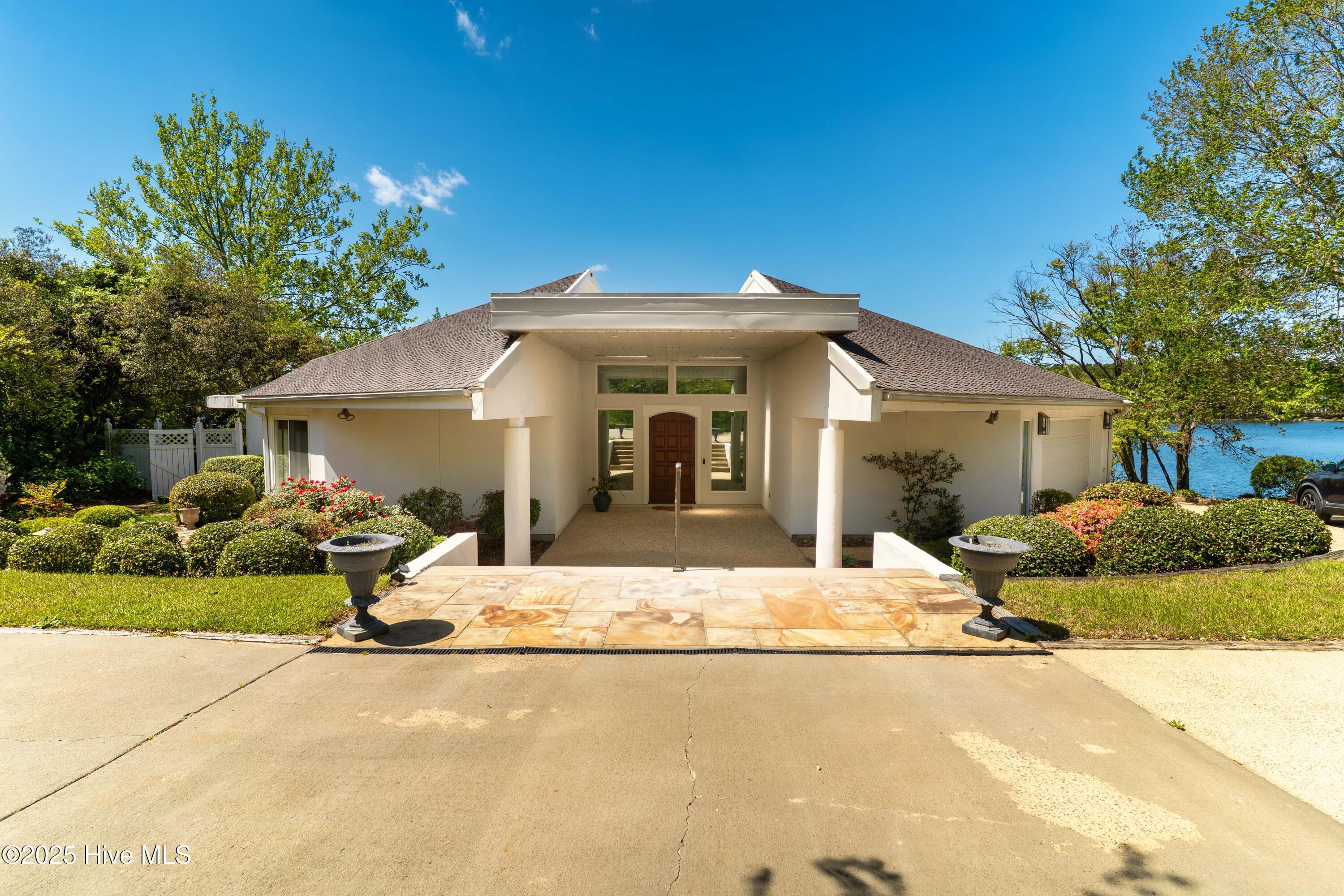 655 Diamondhead Drive S