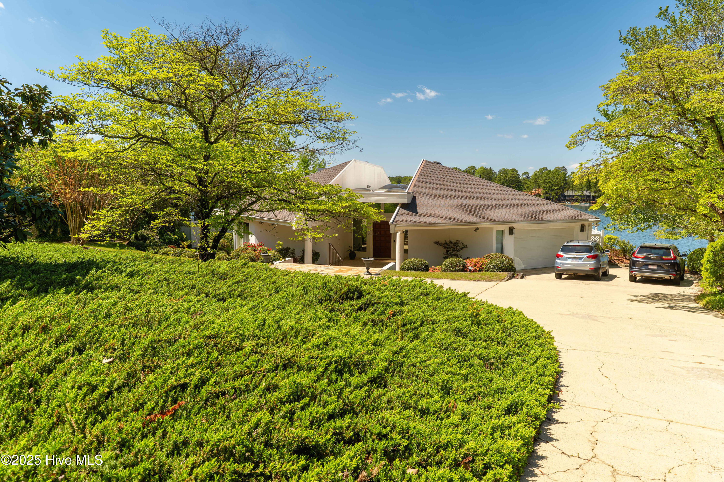 655 Diamondhead Drive S