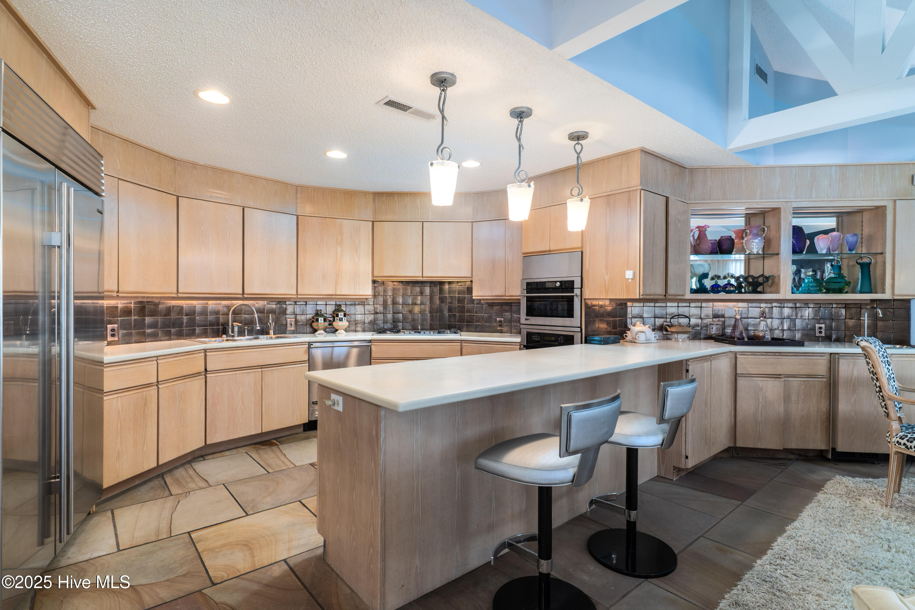 655 Diamondhead Drive S