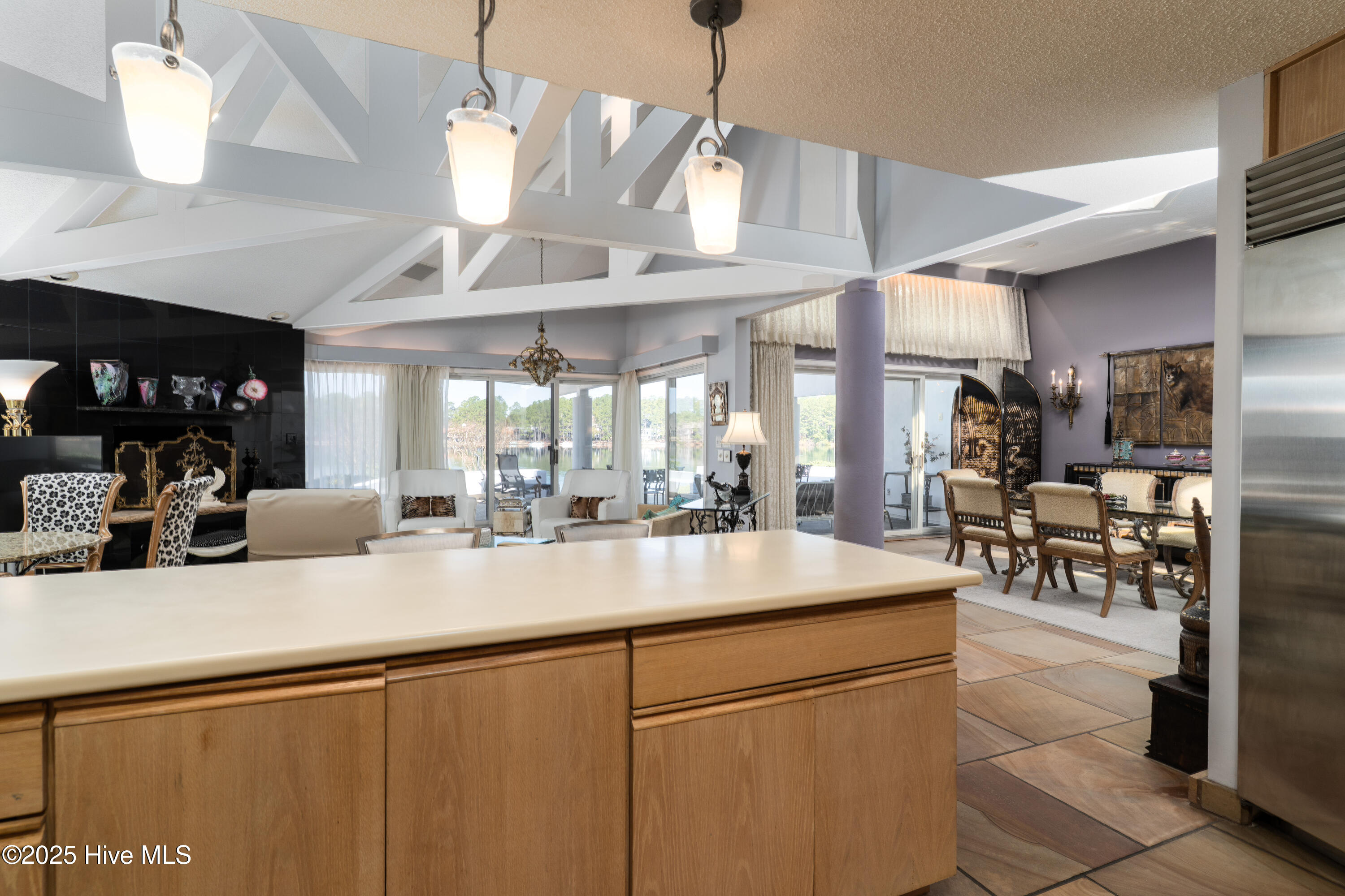 655 Diamondhead Drive S