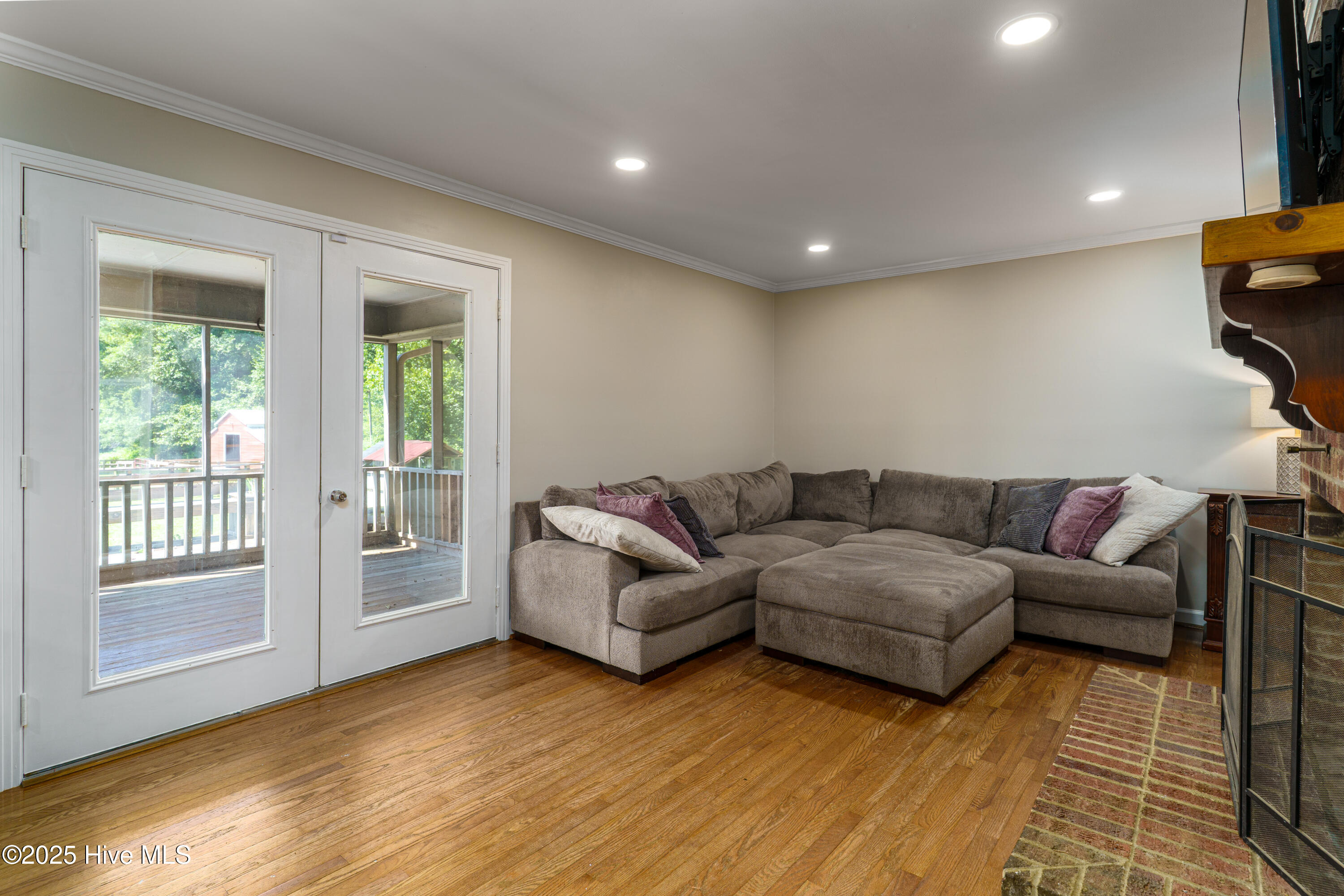 2489 White Hill Road