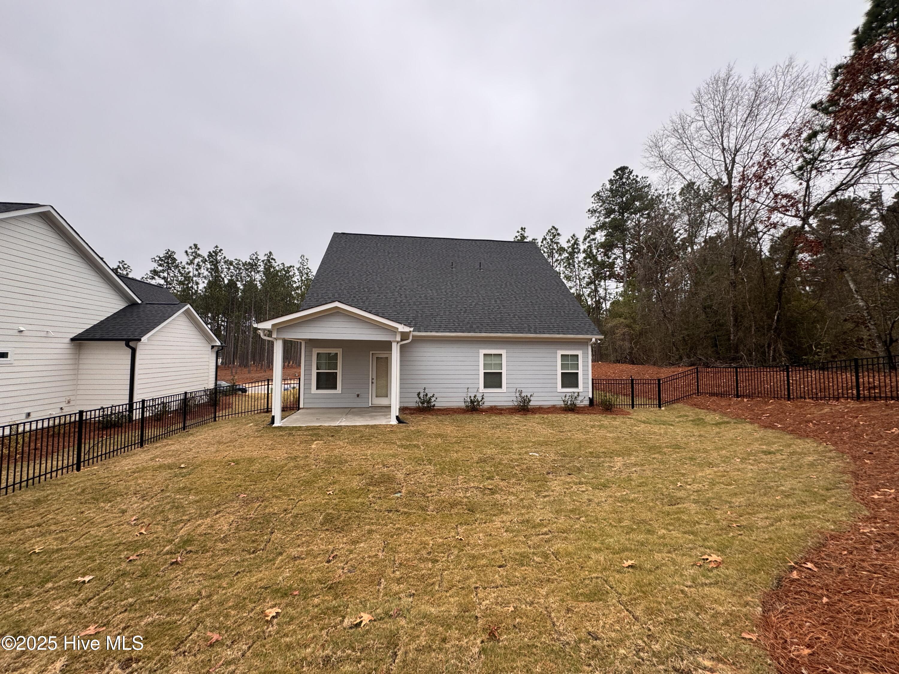 412 Redwater Trail, 600