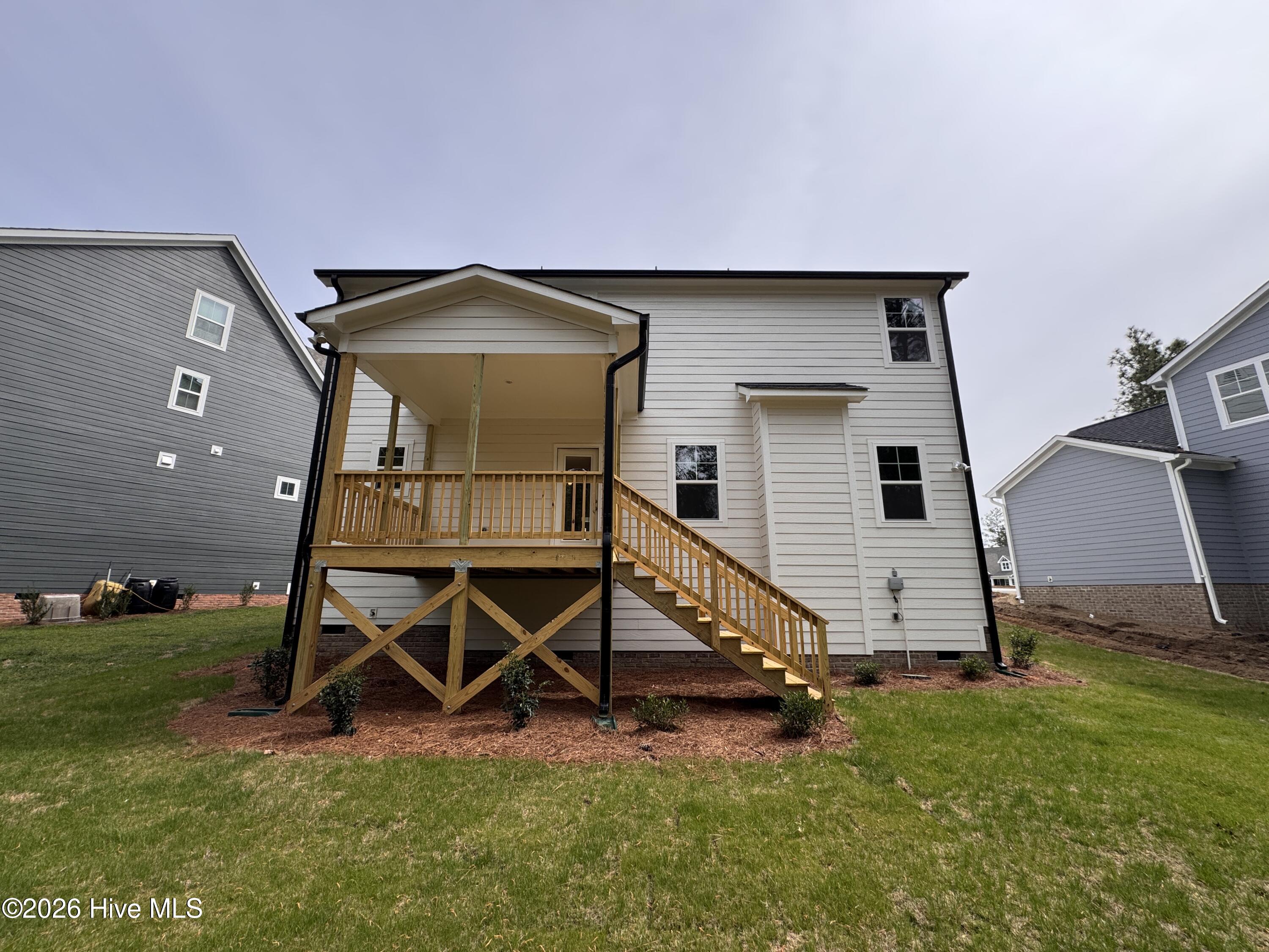 428 Redwater Trail, 596