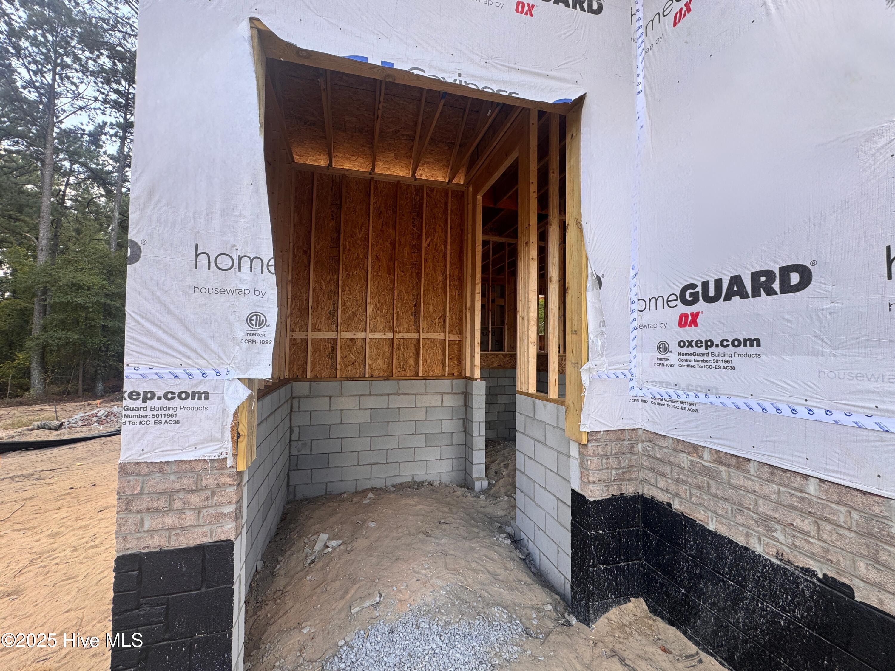 428 Redwater Trail, 596