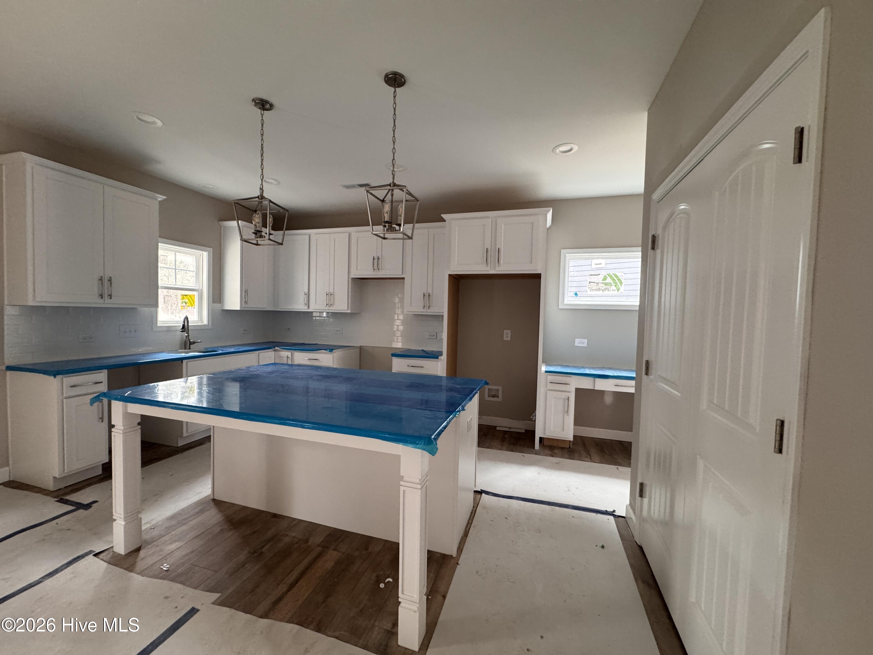 428 Redwater Trail, 596