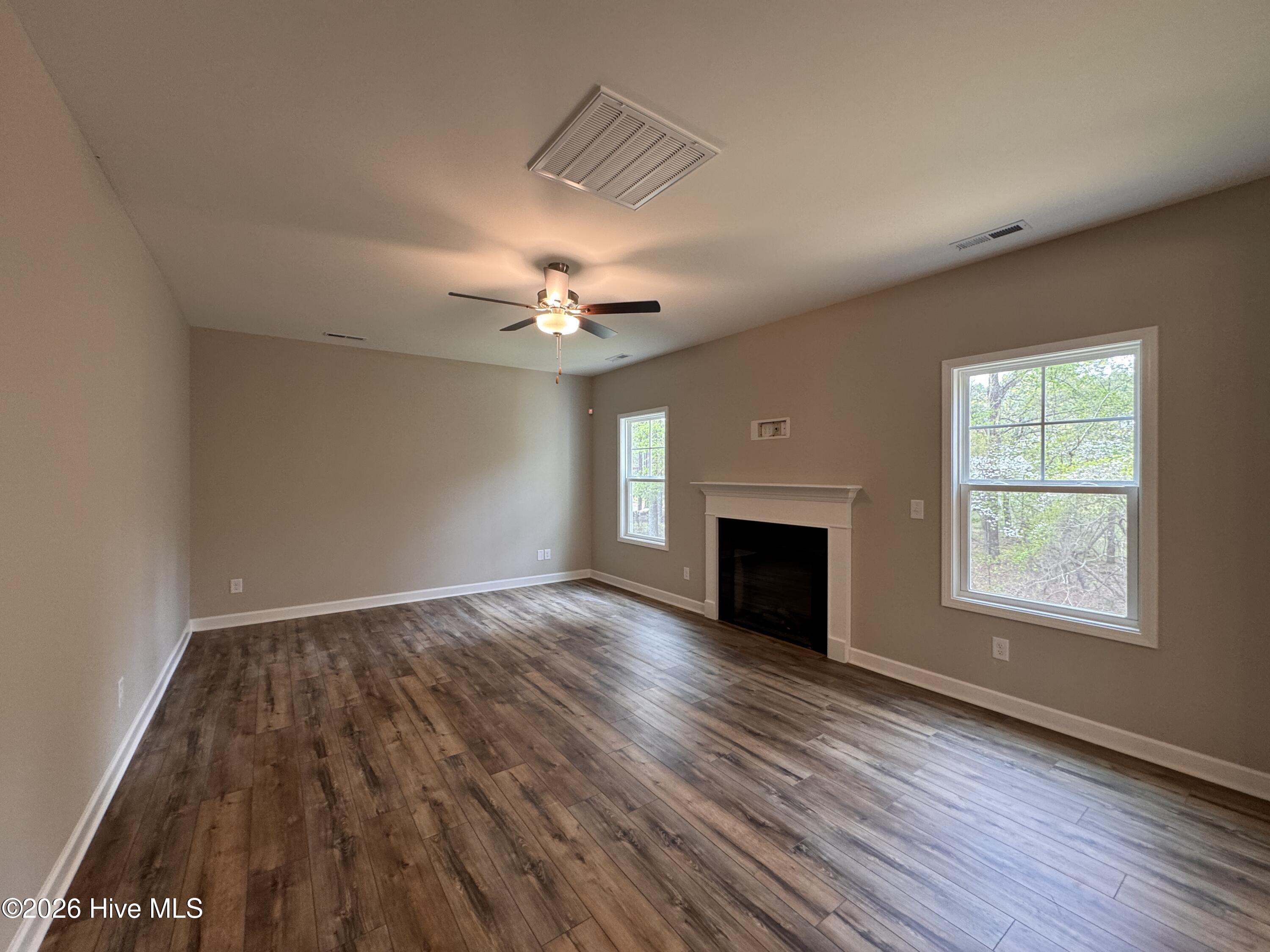 428 Redwater Trail, 596