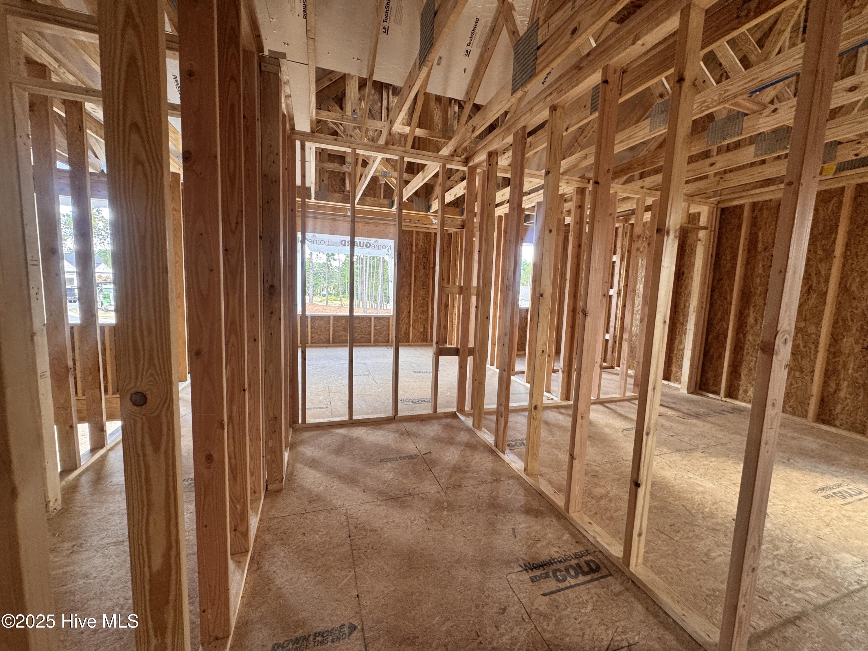 428 Redwater Trail, 596