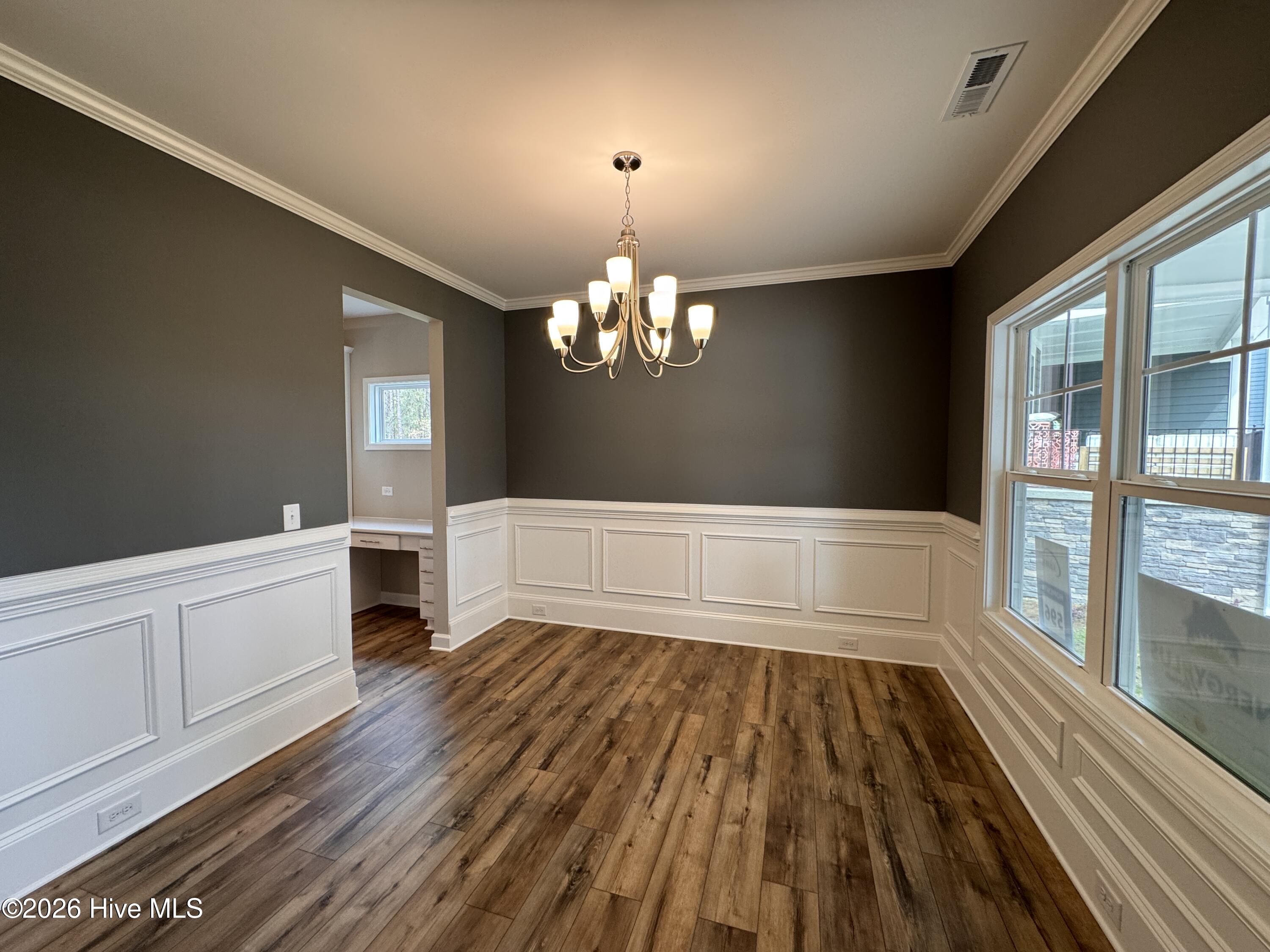 428 Redwater Trail, 596