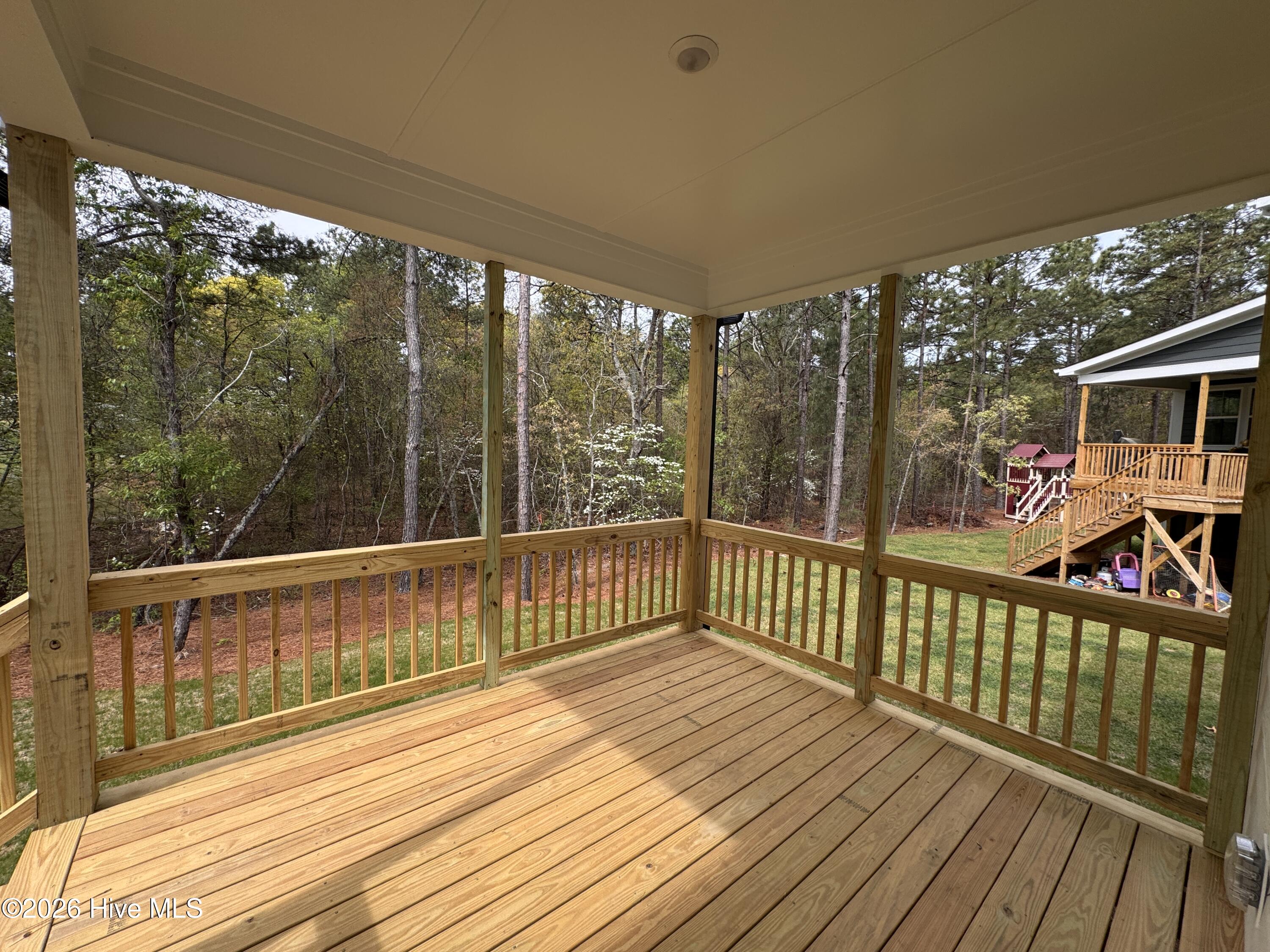 428 Redwater Trail, 596