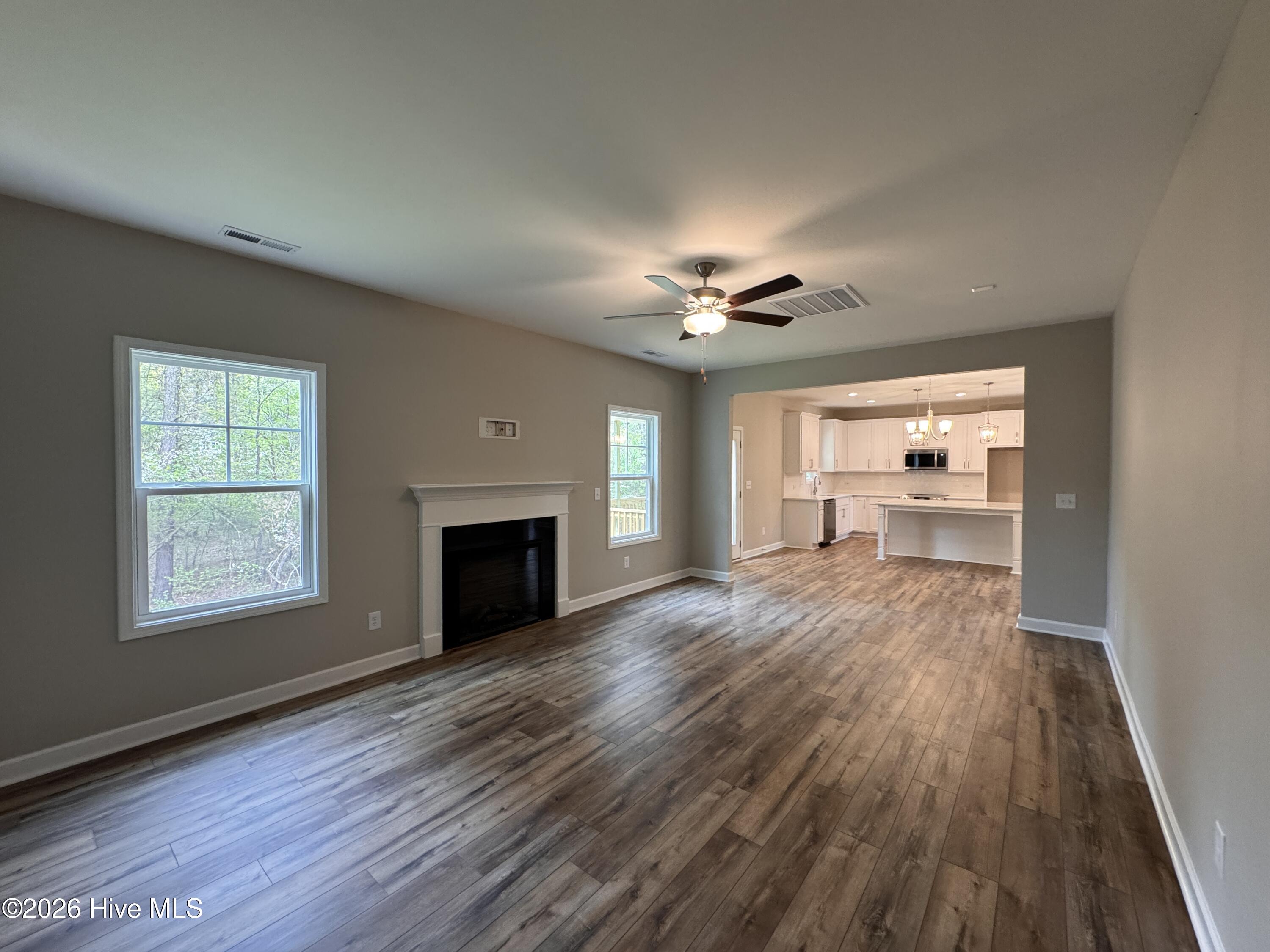 428 Redwater Trail, 596