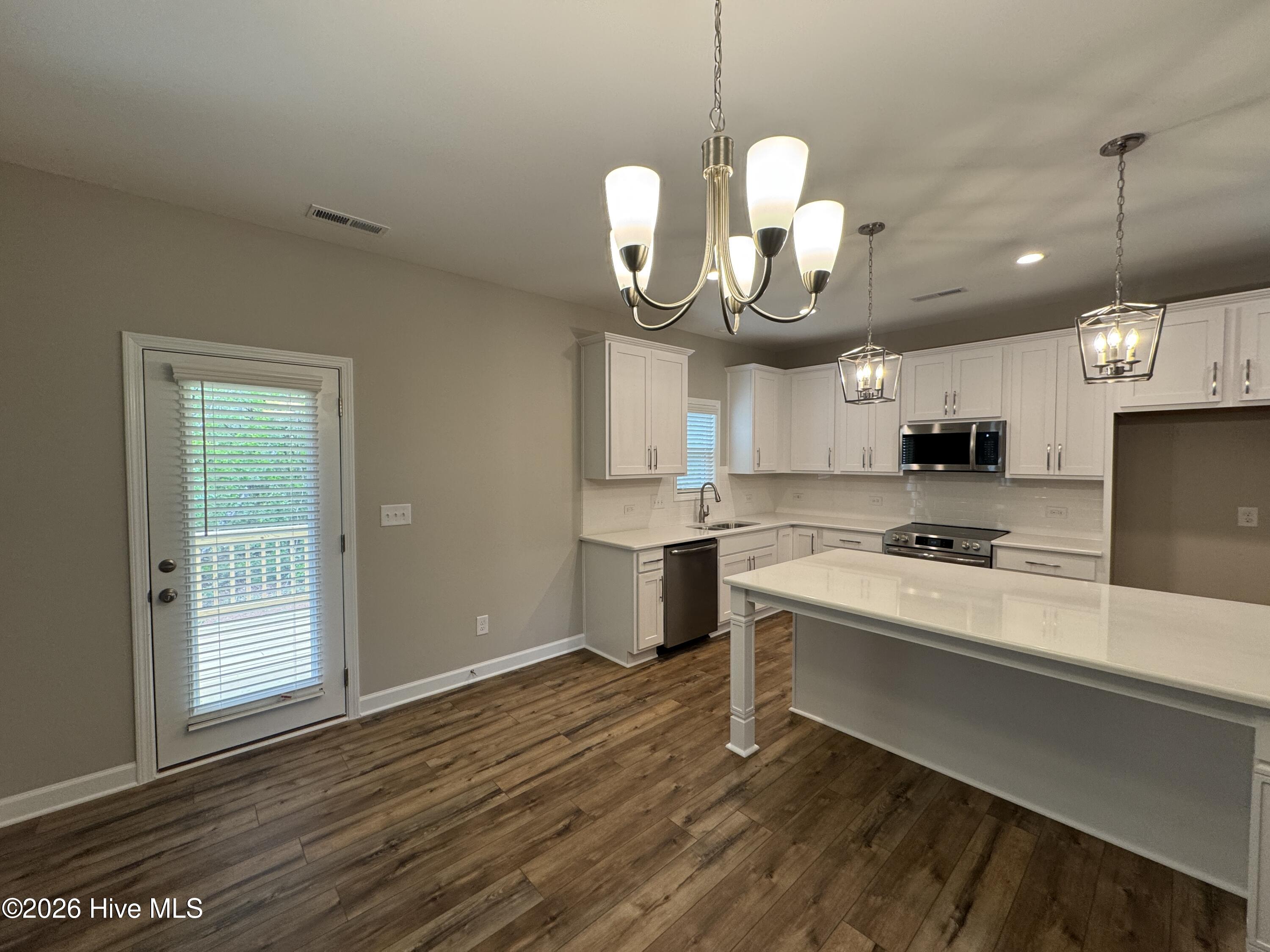 428 Redwater Trail, 596