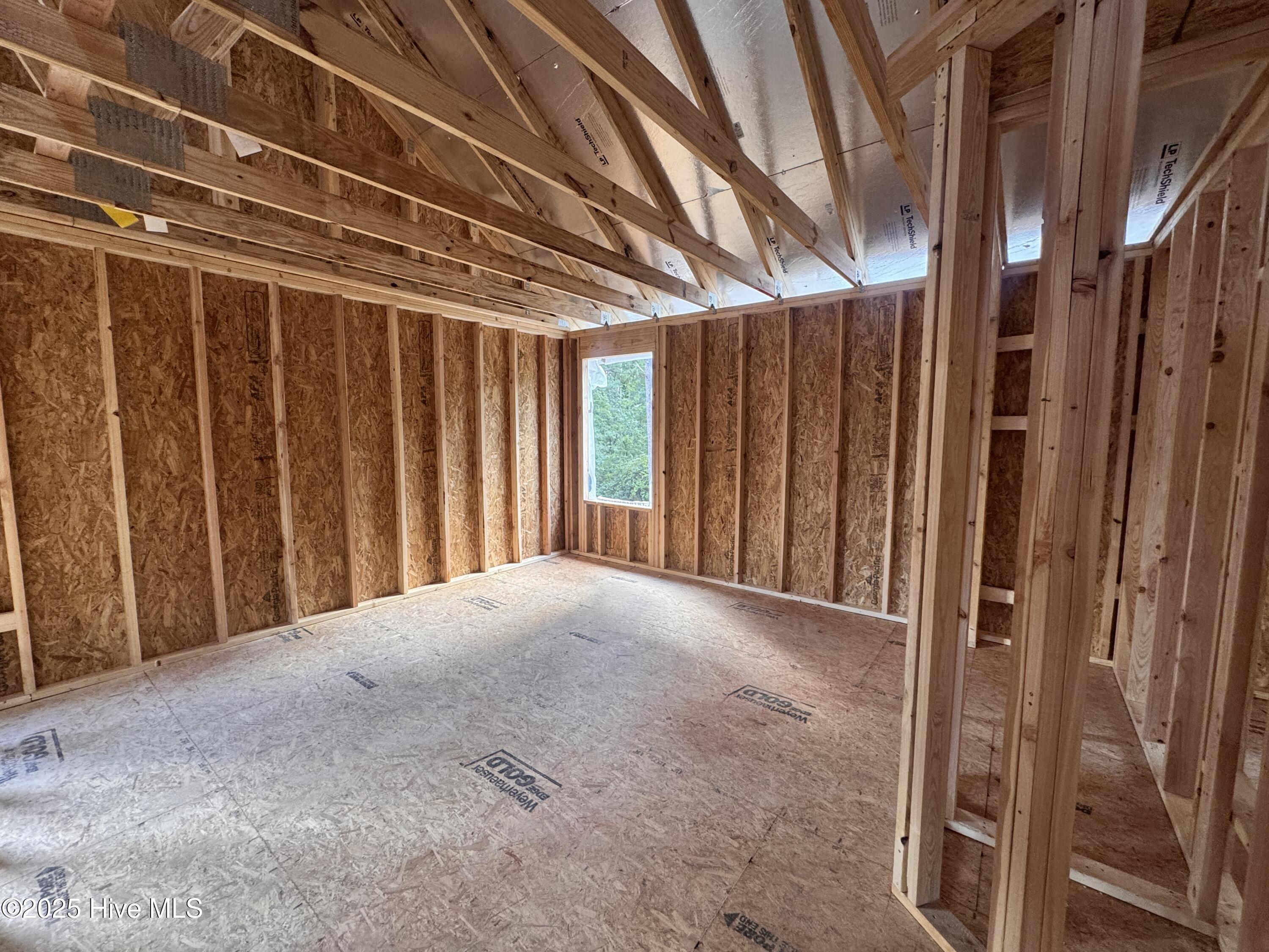 428 Redwater Trail, 596