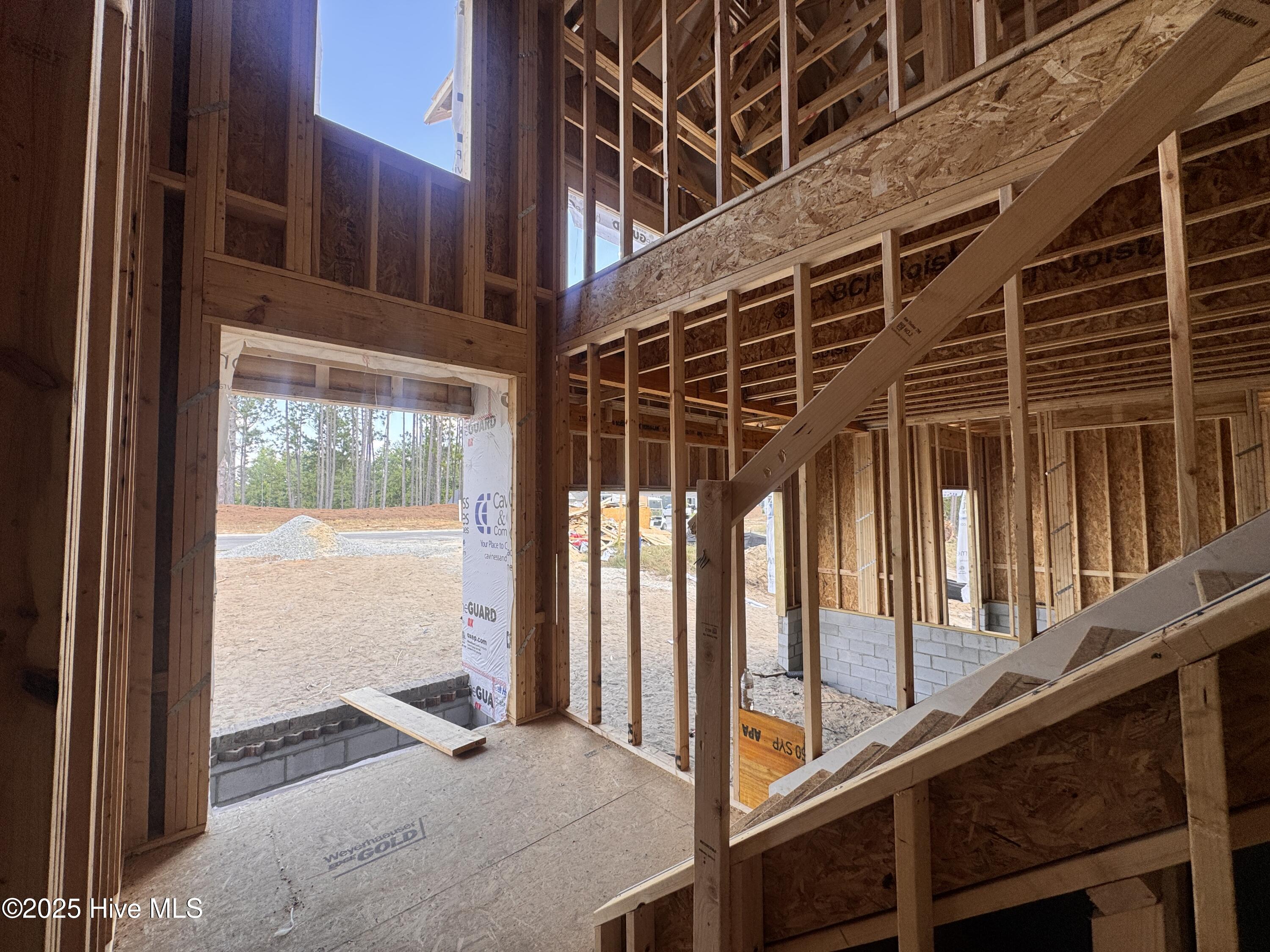 428 Redwater Trail, 596