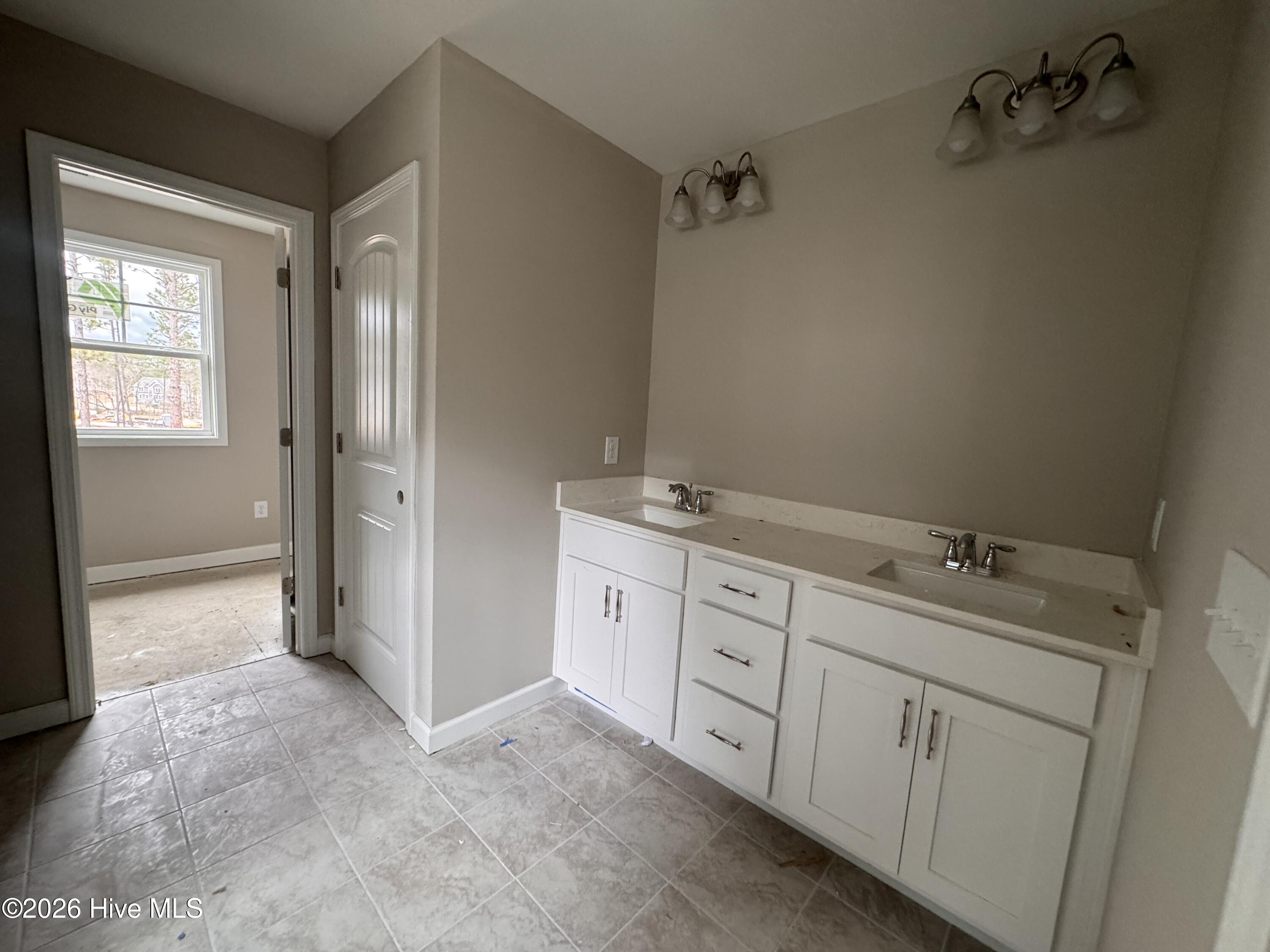 428 Redwater Trail, 596